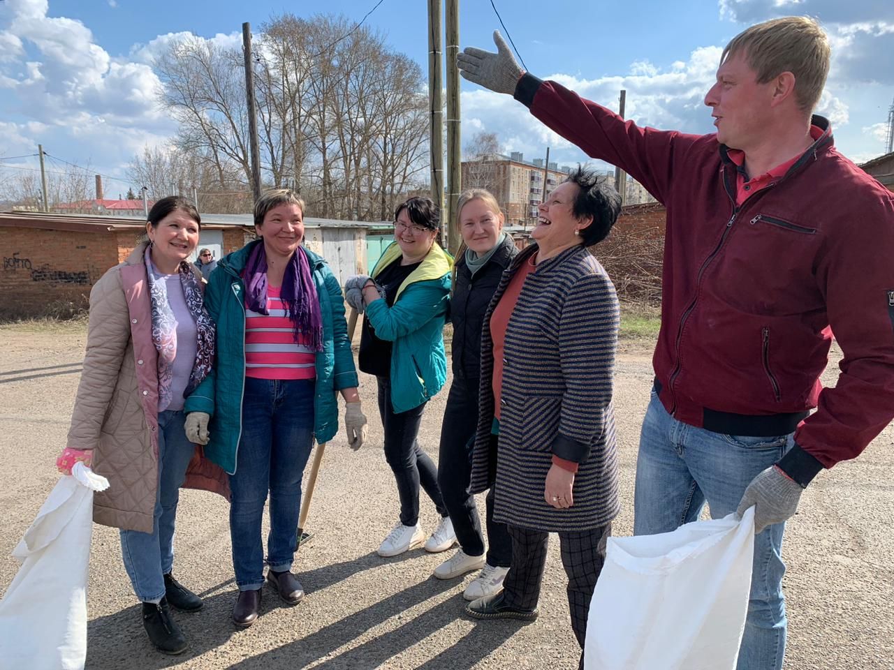 На общегородской субботник вышел весь Агрыз (ФОТОРЕПОРТАЖ)