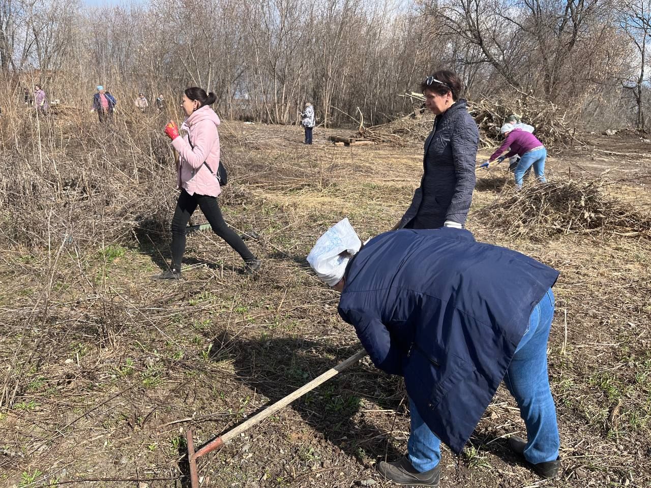 На общегородской субботник вышел весь Агрыз (ФОТОРЕПОРТАЖ)