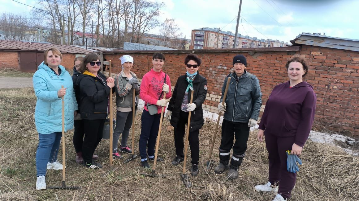 На общегородской субботник вышел весь Агрыз (ФОТОРЕПОРТАЖ)