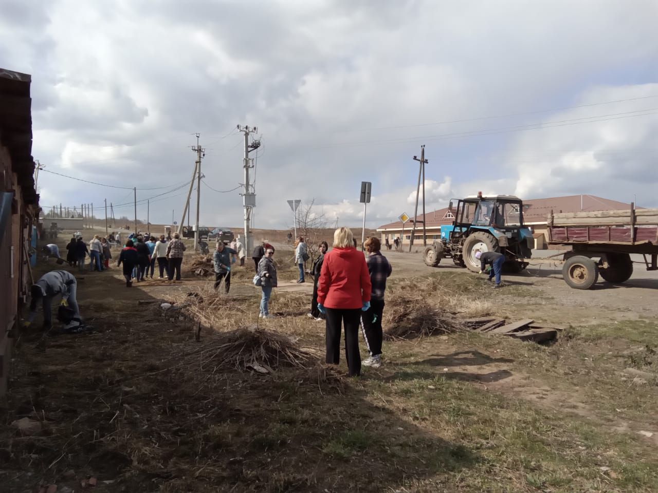 На общегородской субботник вышел весь Агрыз (ФОТОРЕПОРТАЖ)