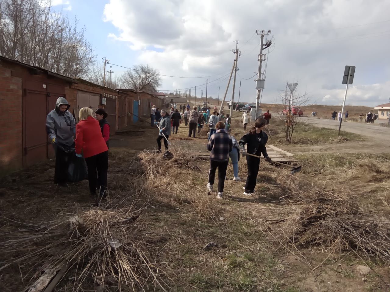 На общегородской субботник вышел весь Агрыз (ФОТОРЕПОРТАЖ)