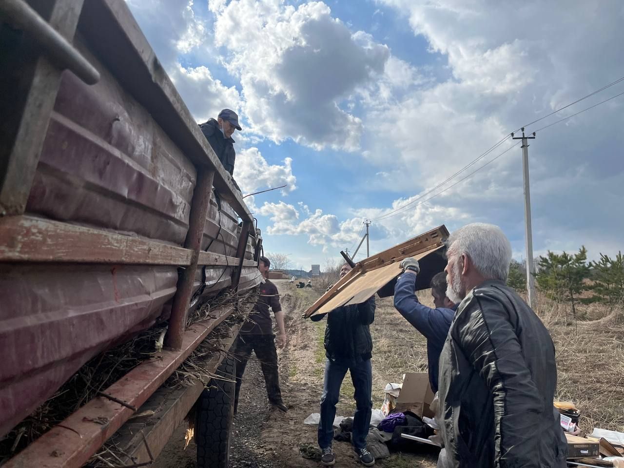 На общегородской субботник вышел весь Агрыз (ФОТОРЕПОРТАЖ)