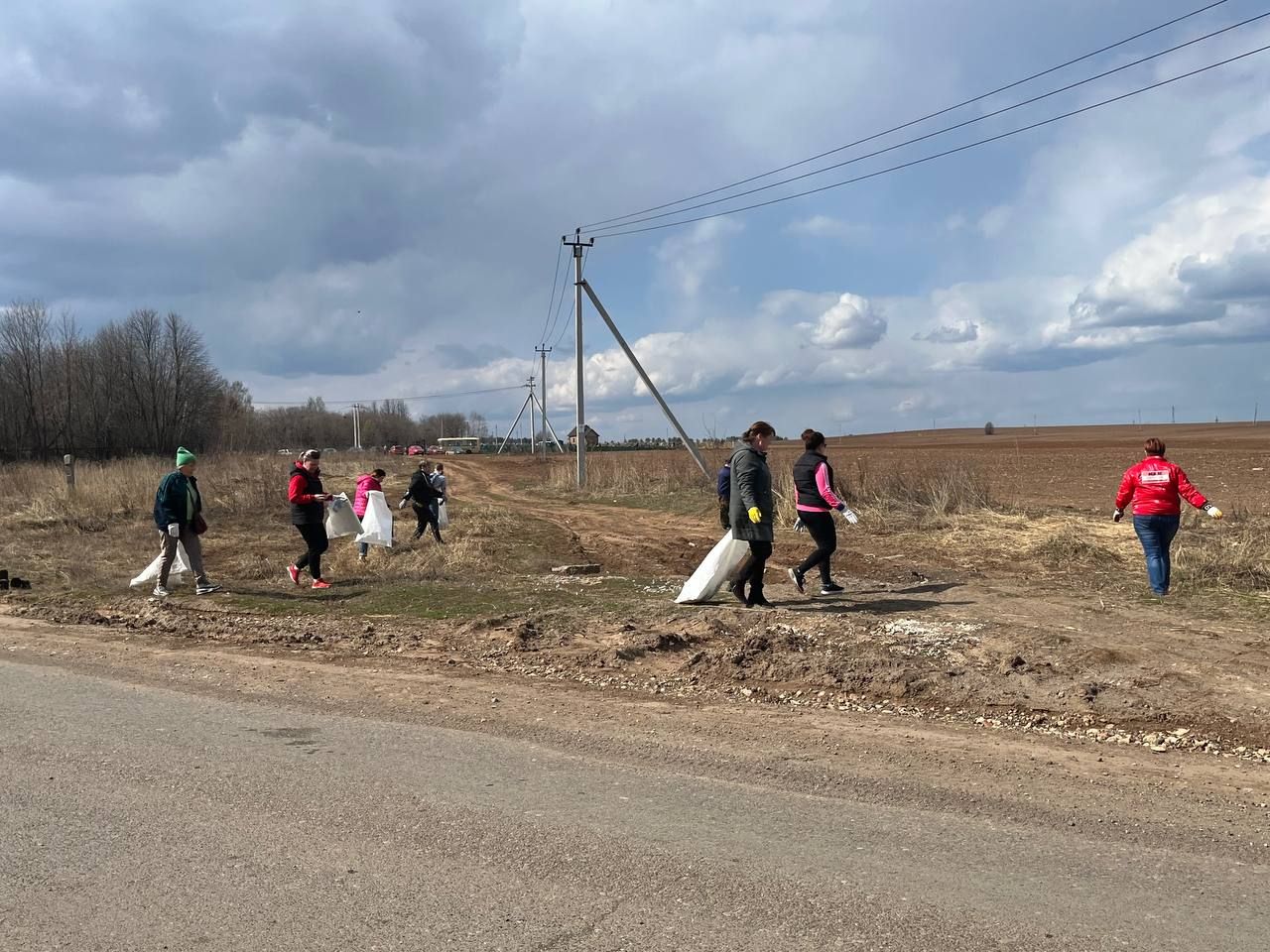 На общегородской субботник вышел весь Агрыз (ФОТОРЕПОРТАЖ)