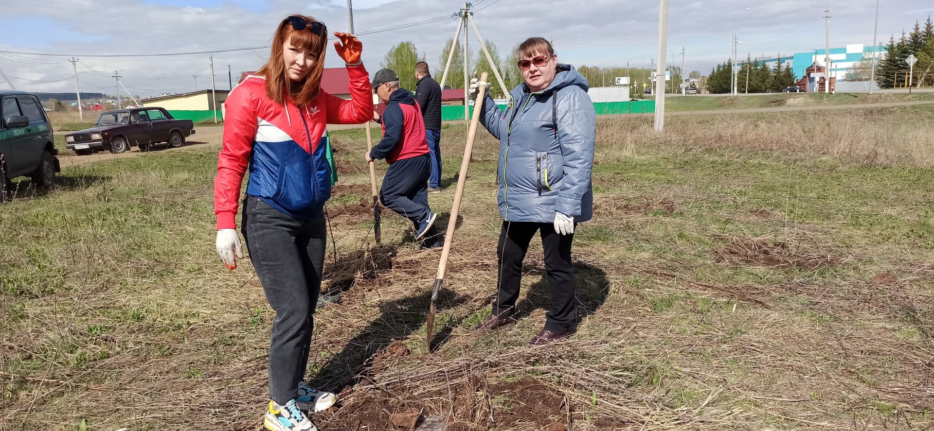 500 саженцев рябины и березы посадили в Агрызе в память о героях-земляках