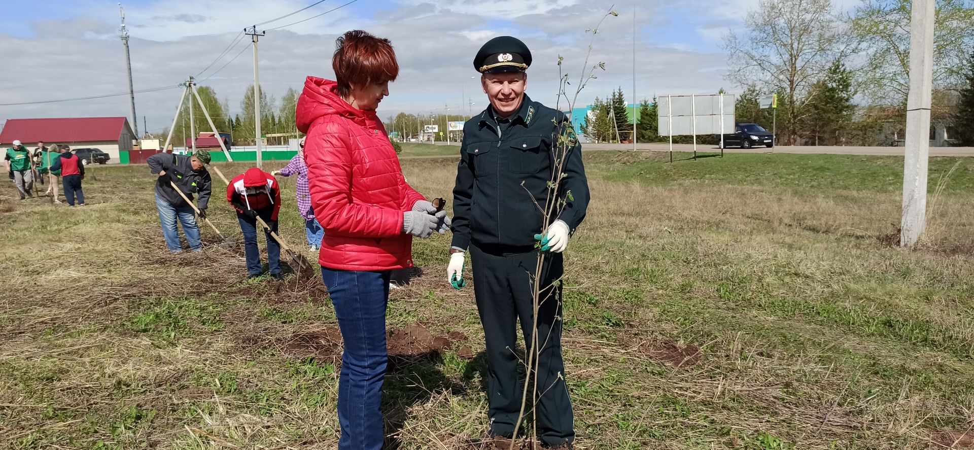 500 саженцев рябины и березы посадили в Агрызе в память о героях-земляках