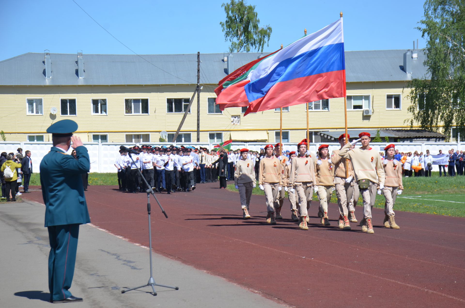 В День Победы агрызцы вышли на парад трудовых коллективов (ФОТОРЕПОРТАЖ)