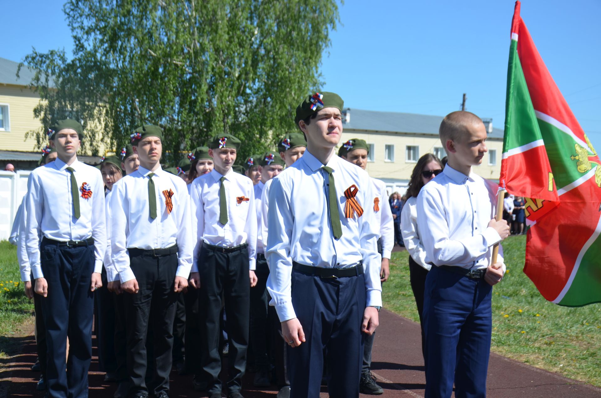 В День Победы агрызцы вышли на парад трудовых коллективов (ФОТОРЕПОРТАЖ)