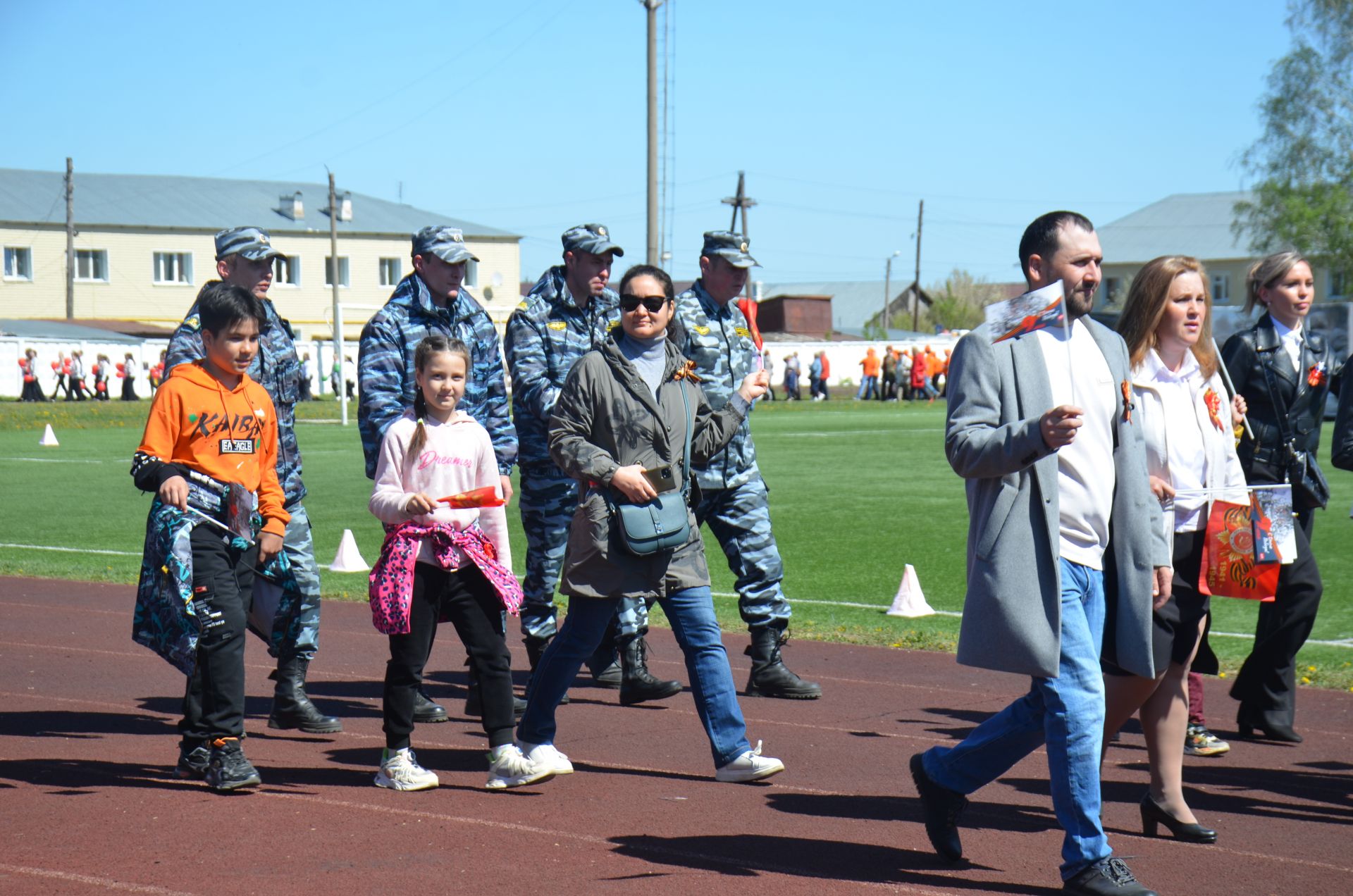 В День Победы агрызцы вышли на парад трудовых коллективов (ФОТОРЕПОРТАЖ)