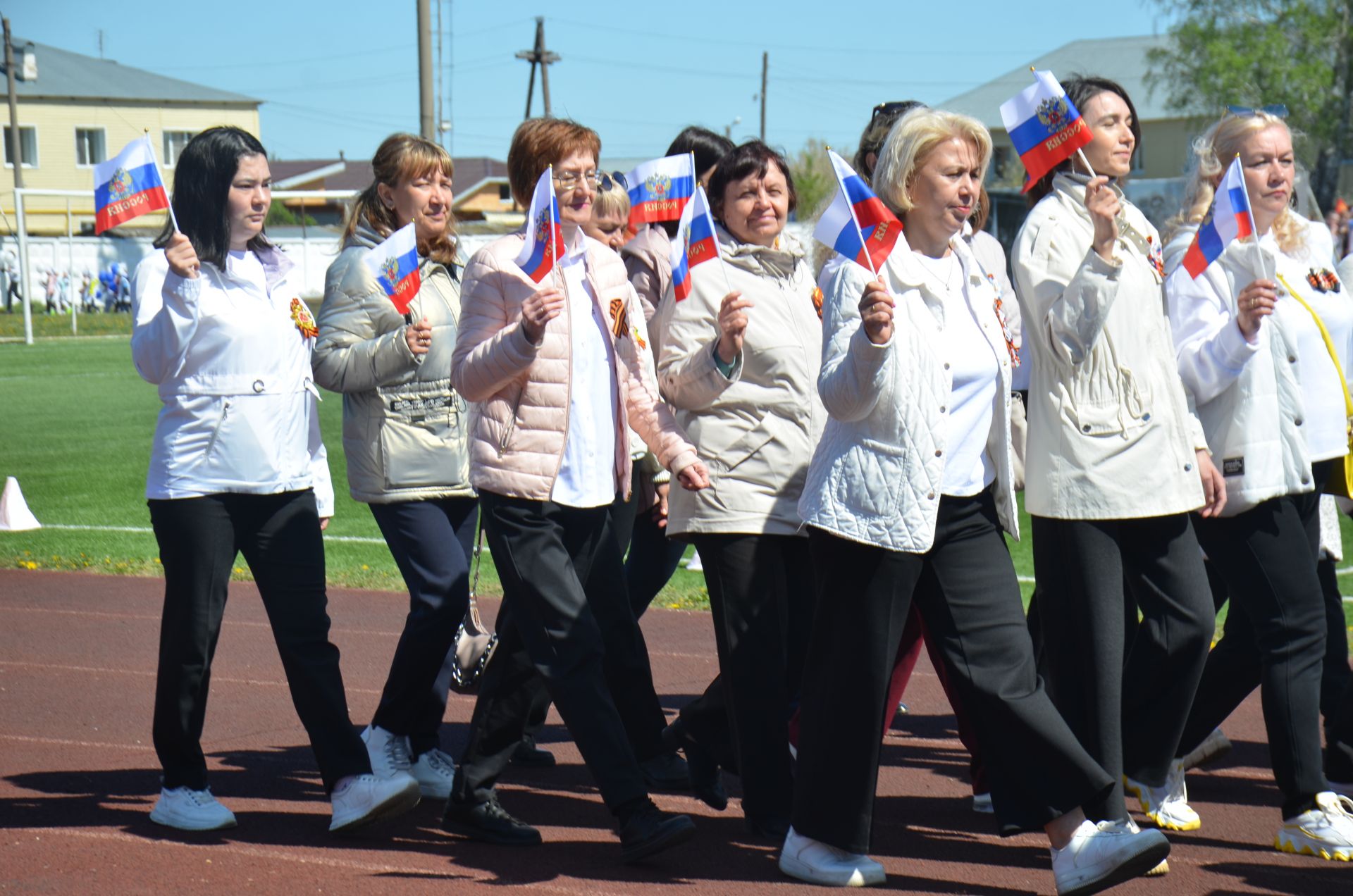 В День Победы агрызцы вышли на парад трудовых коллективов (ФОТОРЕПОРТАЖ)