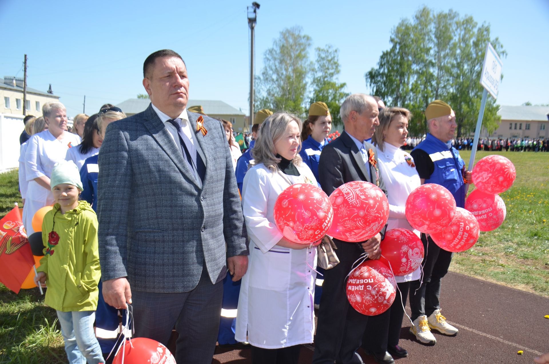 В День Победы агрызцы вышли на парад трудовых коллективов (ФОТОРЕПОРТАЖ)