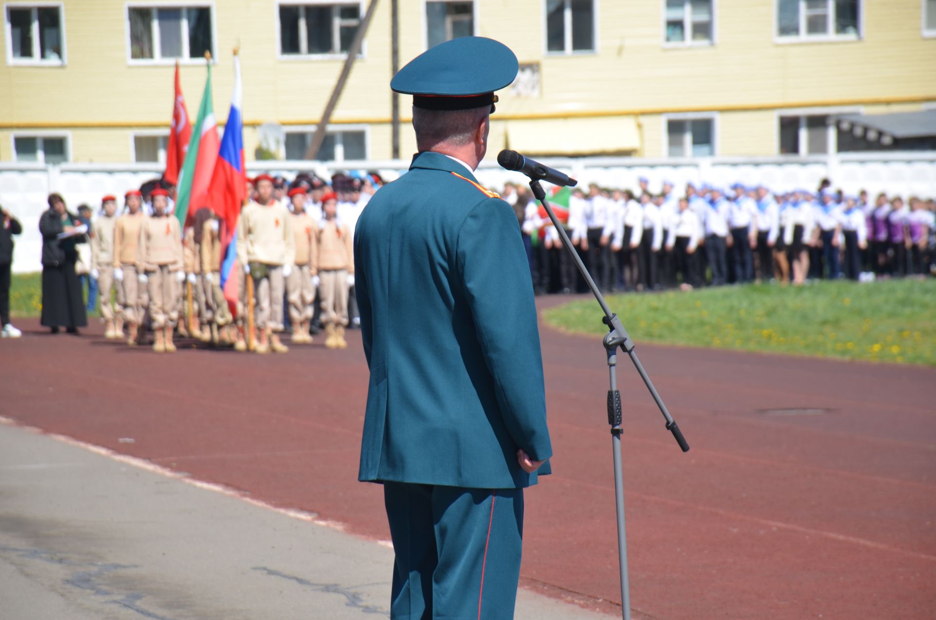 В День Победы агрызцы вышли на парад трудовых коллективов (ФОТОРЕПОРТАЖ)