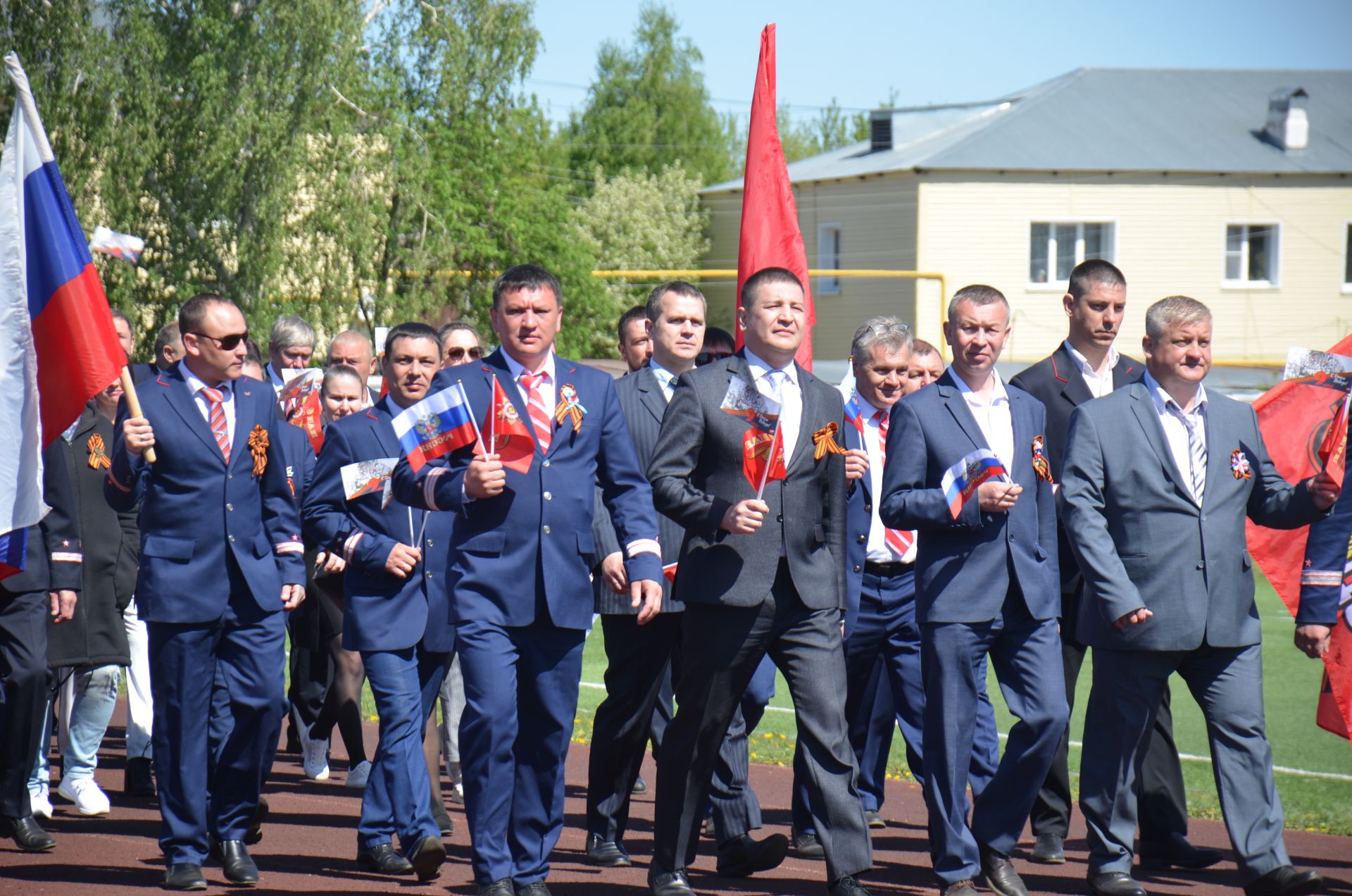 В День Победы агрызцы вышли на парад трудовых коллективов (ФОТОРЕПОРТАЖ)