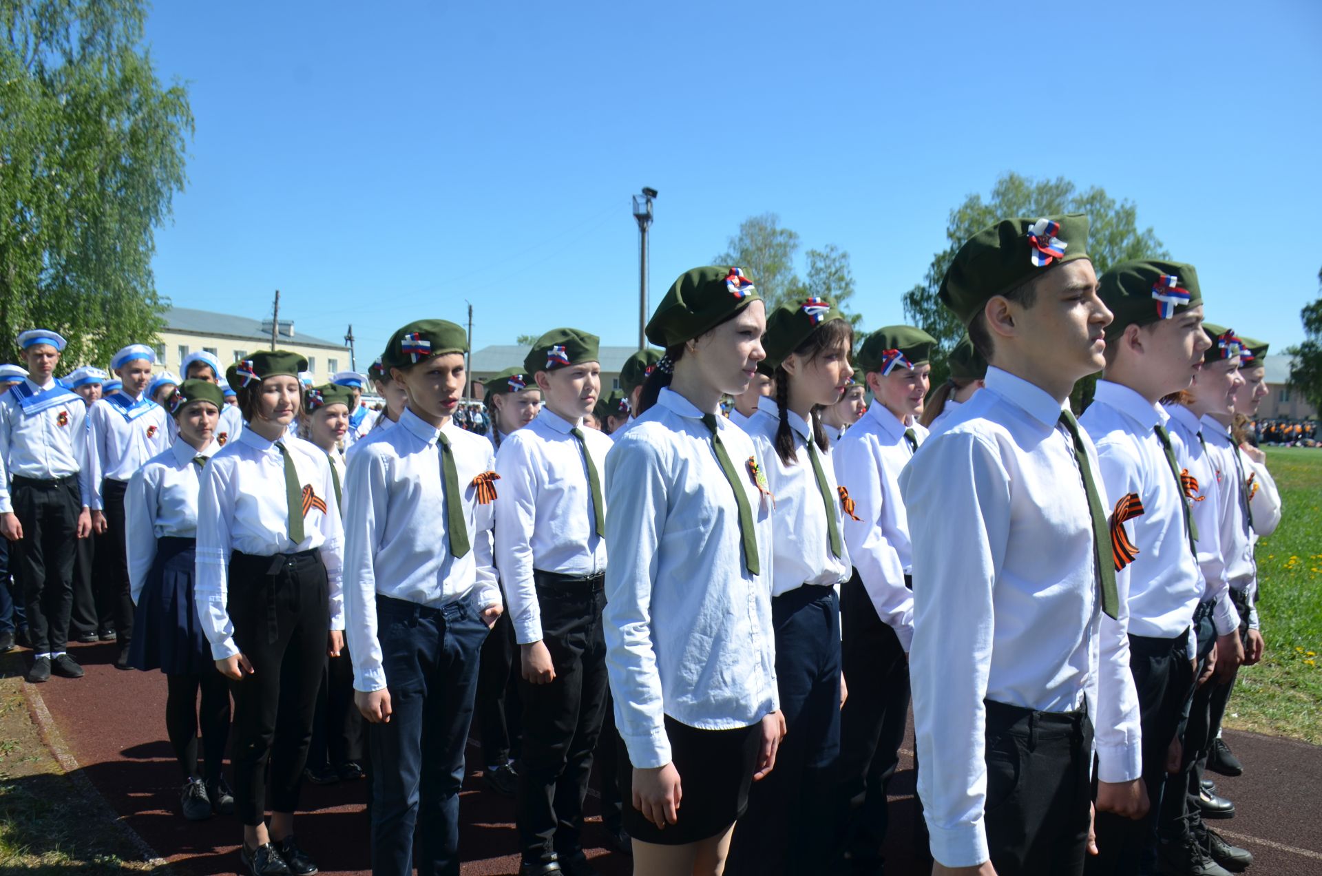 В День Победы агрызцы вышли на парад трудовых коллективов (ФОТОРЕПОРТАЖ)