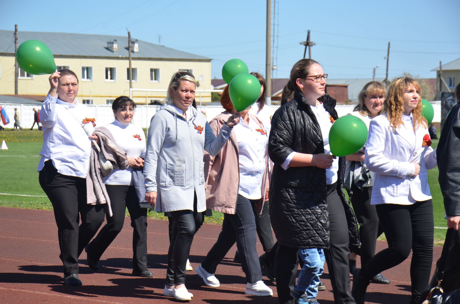 В День Победы агрызцы вышли на парад трудовых коллективов (ФОТОРЕПОРТАЖ)