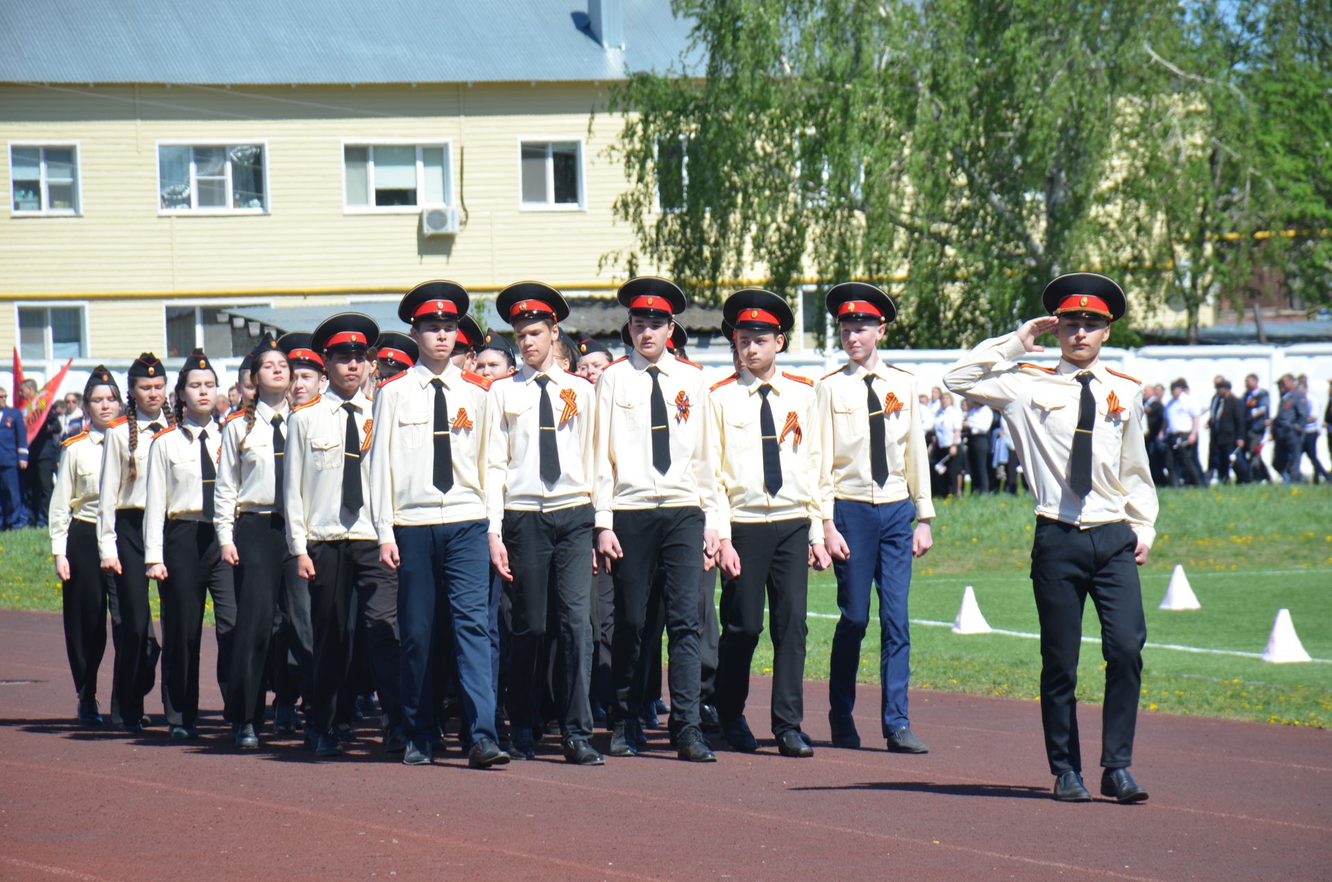 В День Победы агрызцы вышли на парад трудовых коллективов (ФОТОРЕПОРТАЖ)