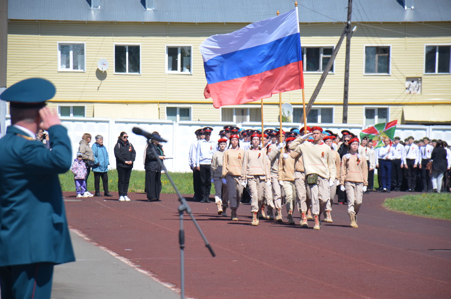 В День Победы агрызцы вышли на парад трудовых коллективов (ФОТОРЕПОРТАЖ)