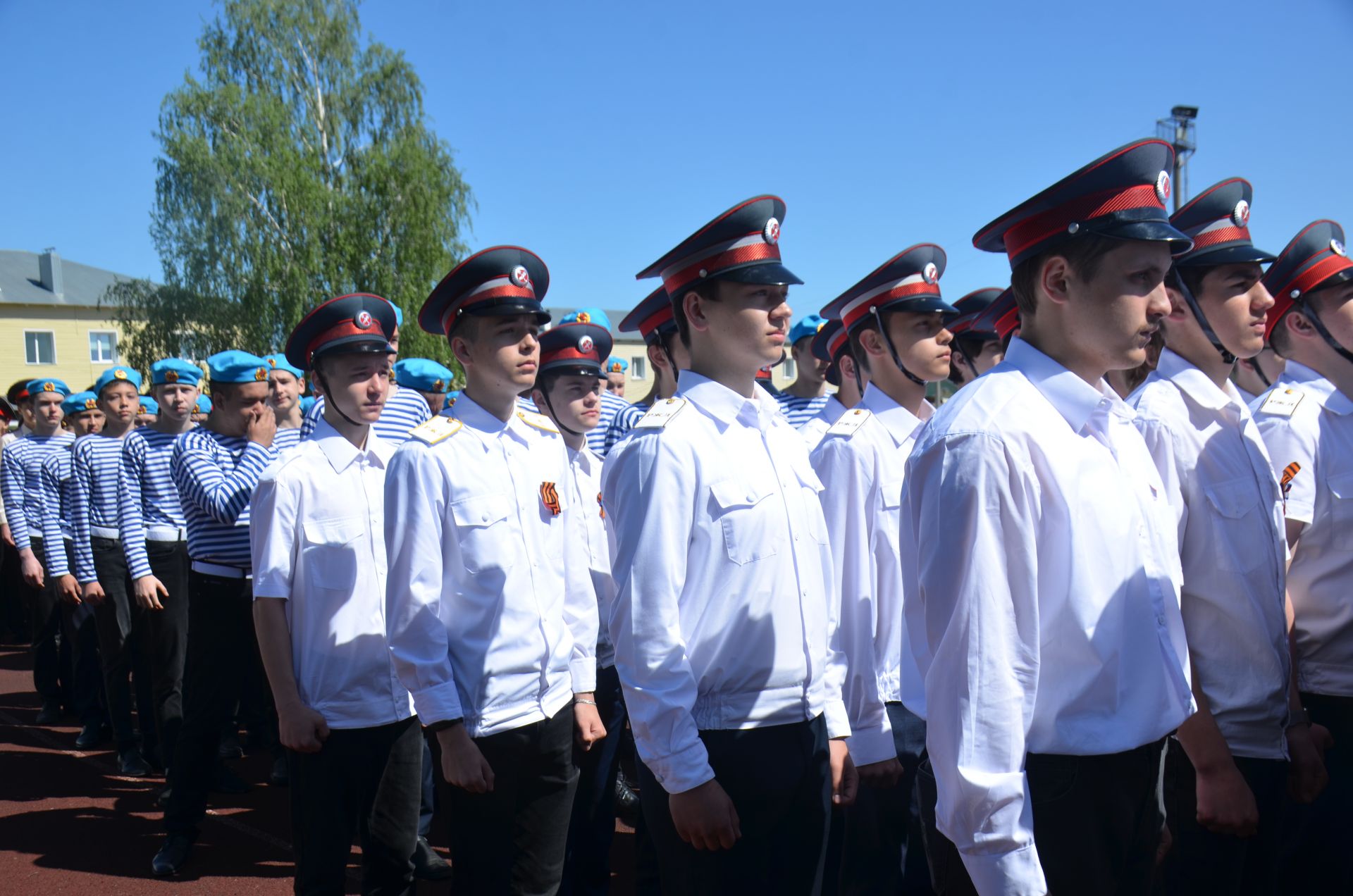 В День Победы агрызцы вышли на парад трудовых коллективов (ФОТОРЕПОРТАЖ)