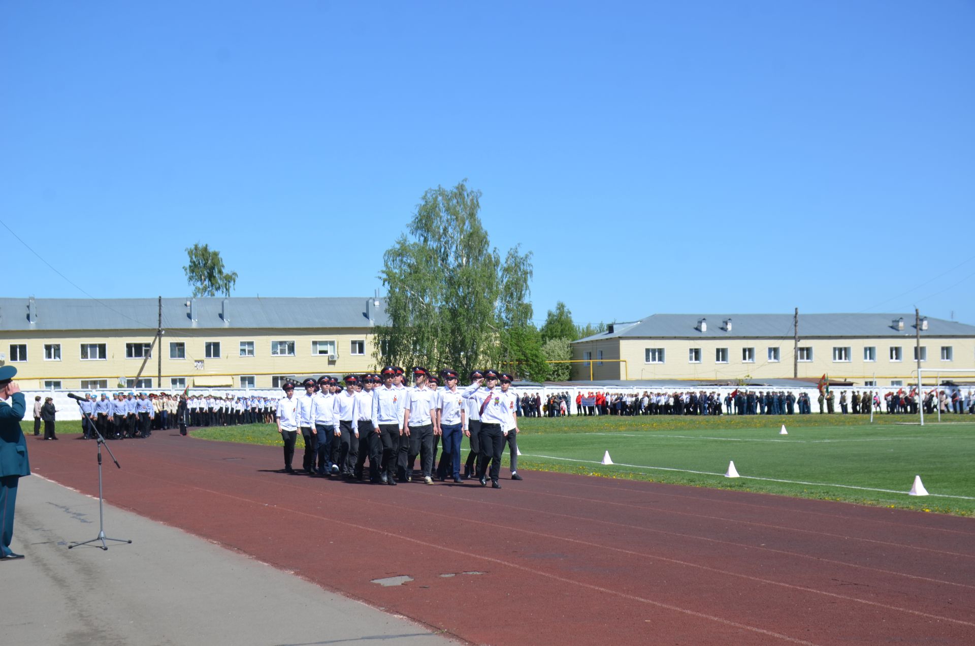 В День Победы агрызцы вышли на парад трудовых коллективов (ФОТОРЕПОРТАЖ)