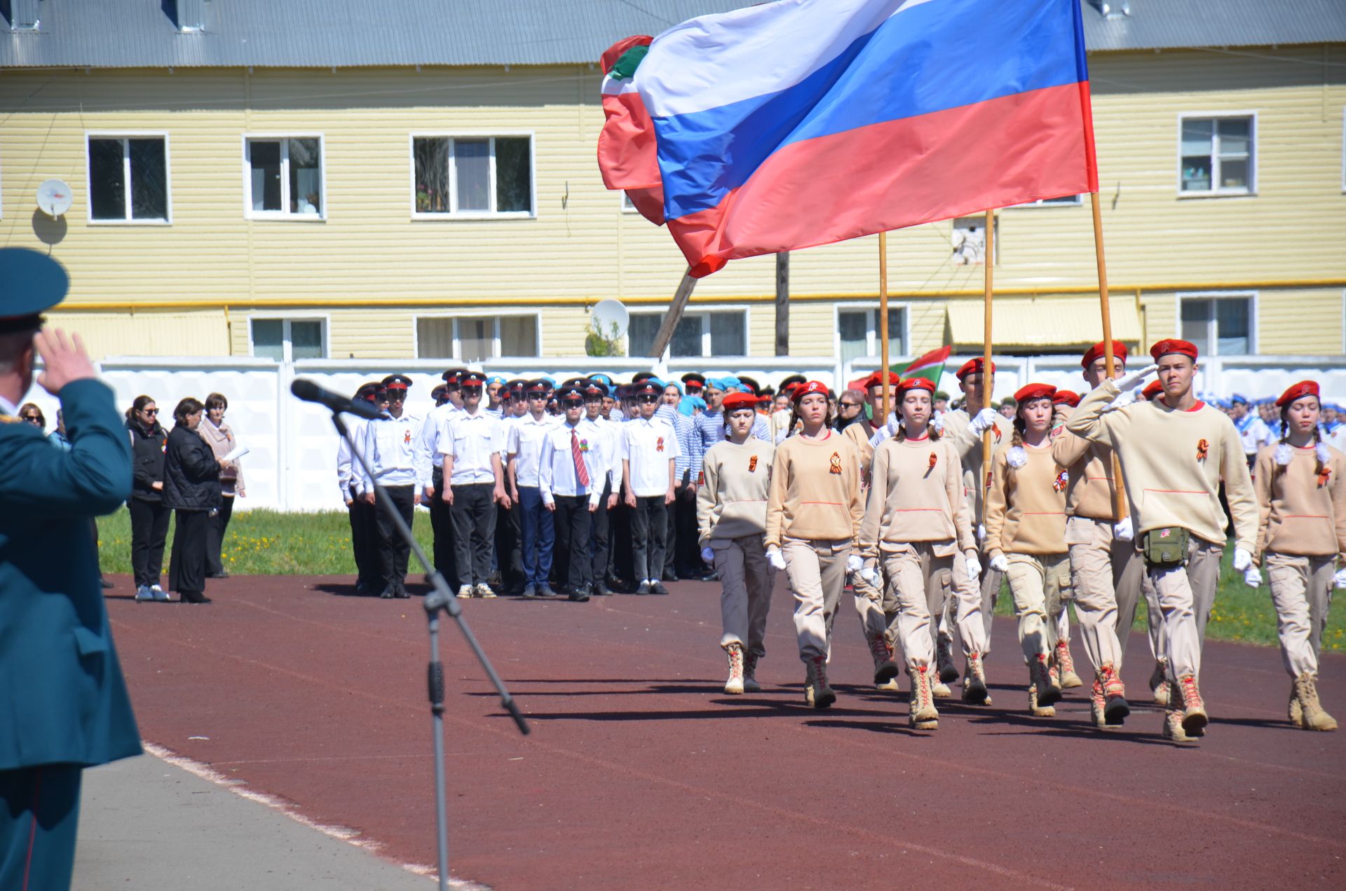 В День Победы агрызцы вышли на парад трудовых коллективов (ФОТОРЕПОРТАЖ)