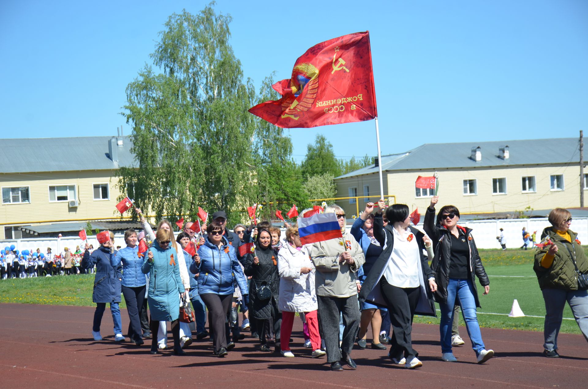 В День Победы агрызцы вышли на парад трудовых коллективов (ФОТОРЕПОРТАЖ)