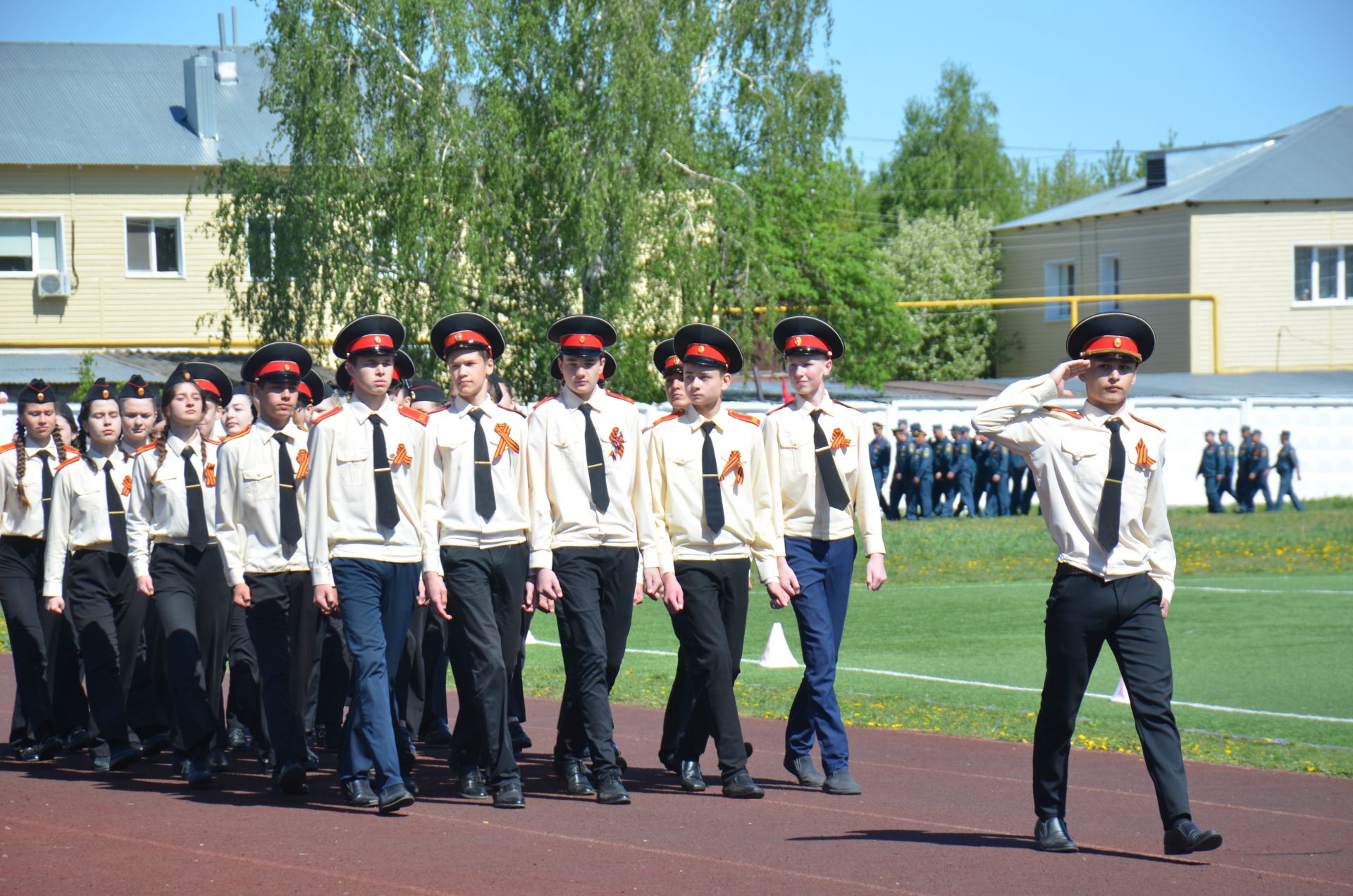 В День Победы агрызцы вышли на парад трудовых коллективов (ФОТОРЕПОРТАЖ)