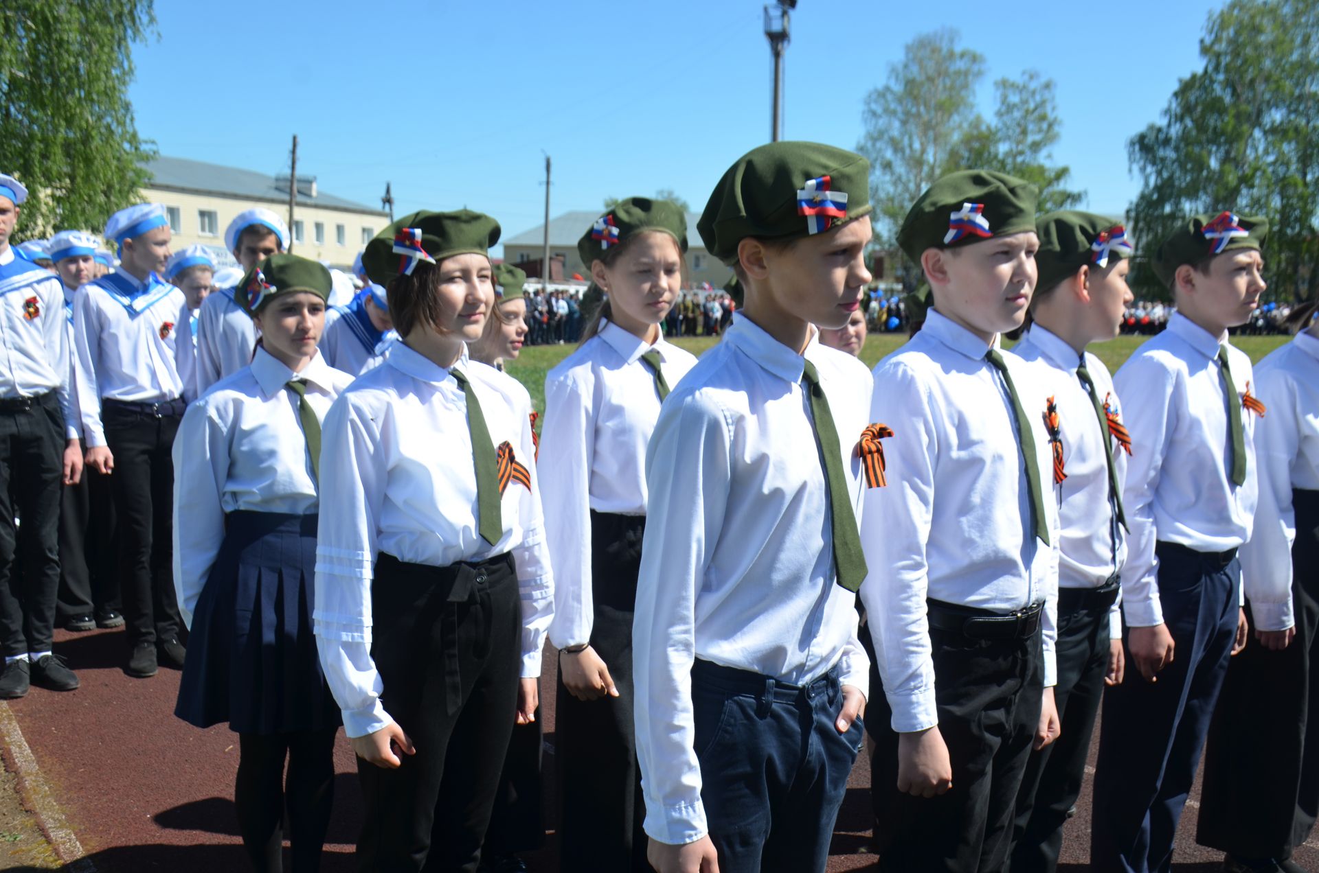 В День Победы агрызцы вышли на парад трудовых коллективов (ФОТОРЕПОРТАЖ)