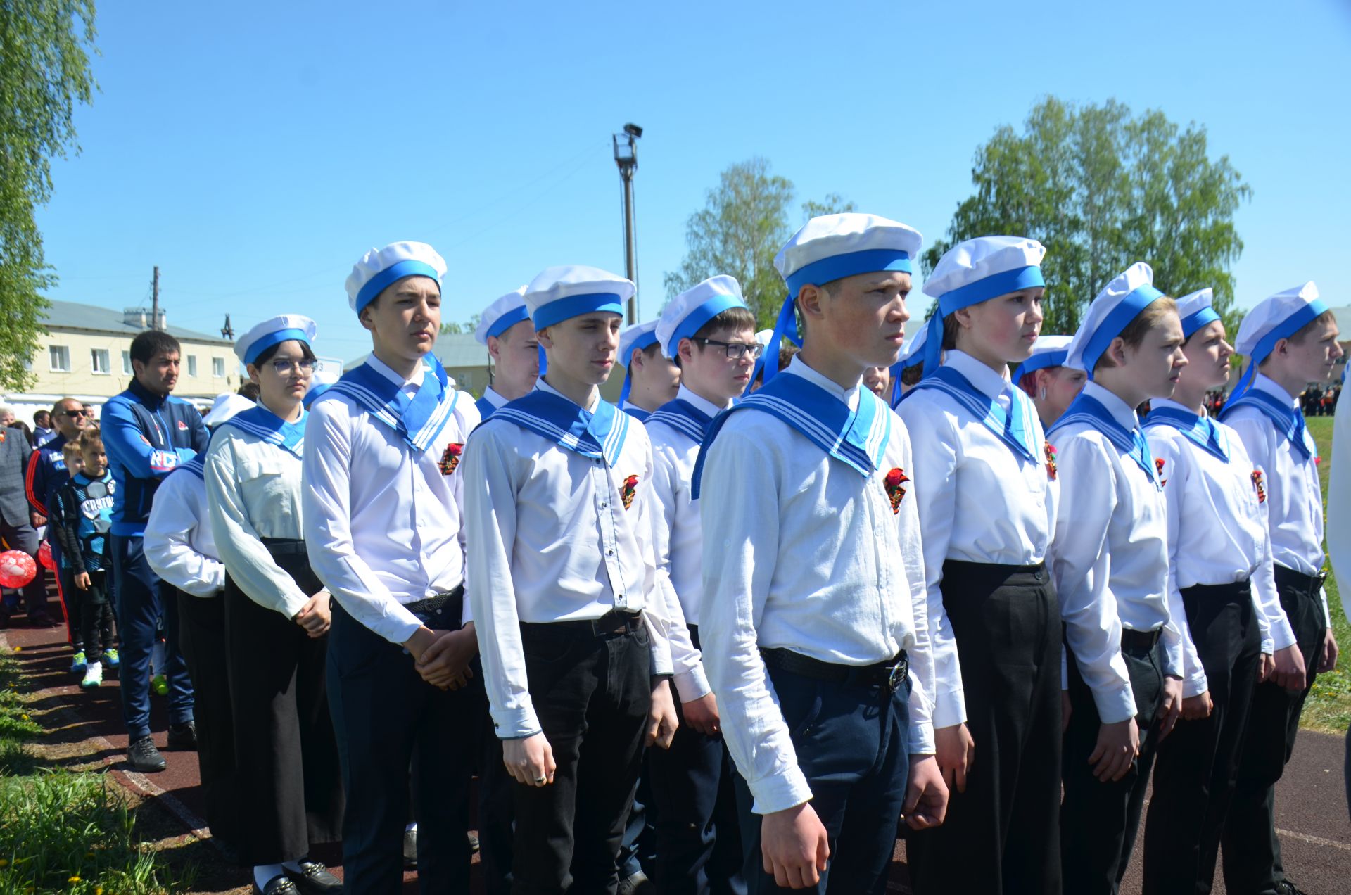 В День Победы агрызцы вышли на парад трудовых коллективов (ФОТОРЕПОРТАЖ)