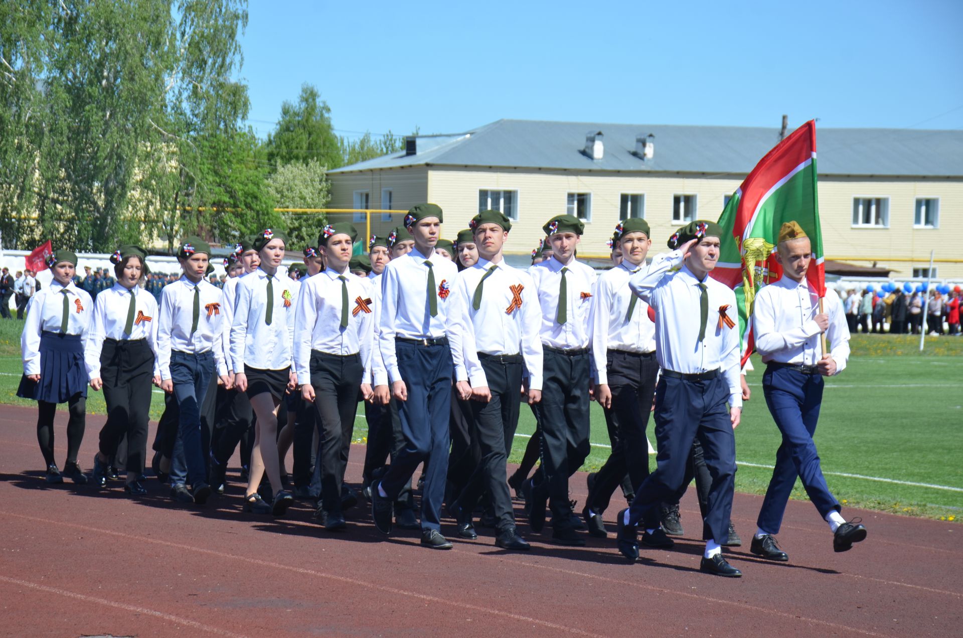 В День Победы агрызцы вышли на парад трудовых коллективов (ФОТОРЕПОРТАЖ)