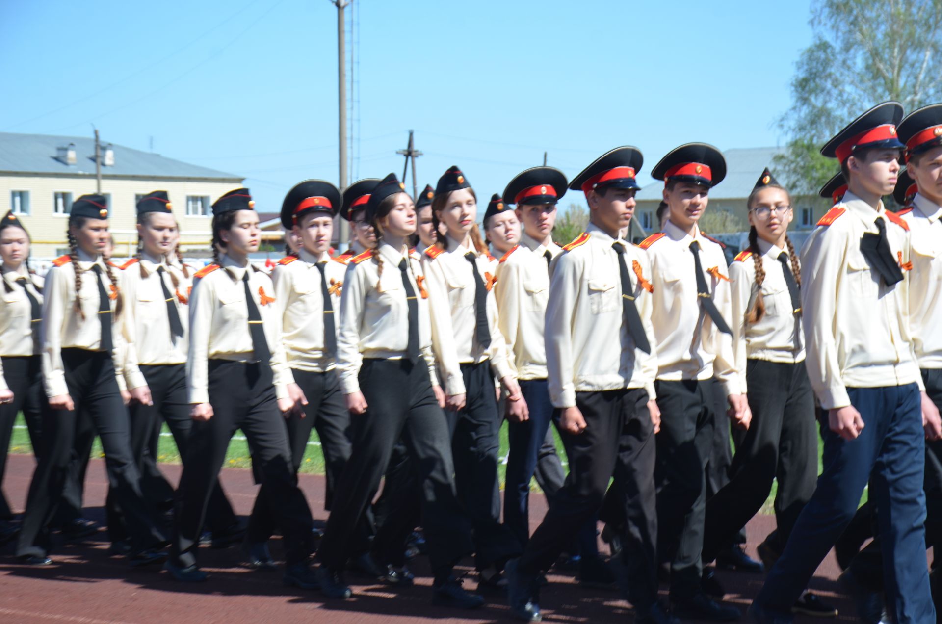 В День Победы агрызцы вышли на парад трудовых коллективов (ФОТОРЕПОРТАЖ)