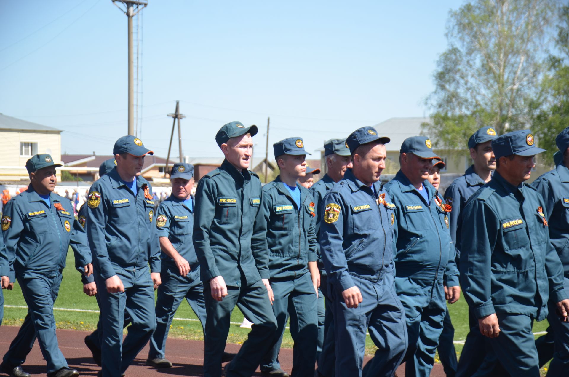 В День Победы агрызцы вышли на парад трудовых коллективов (ФОТОРЕПОРТАЖ)