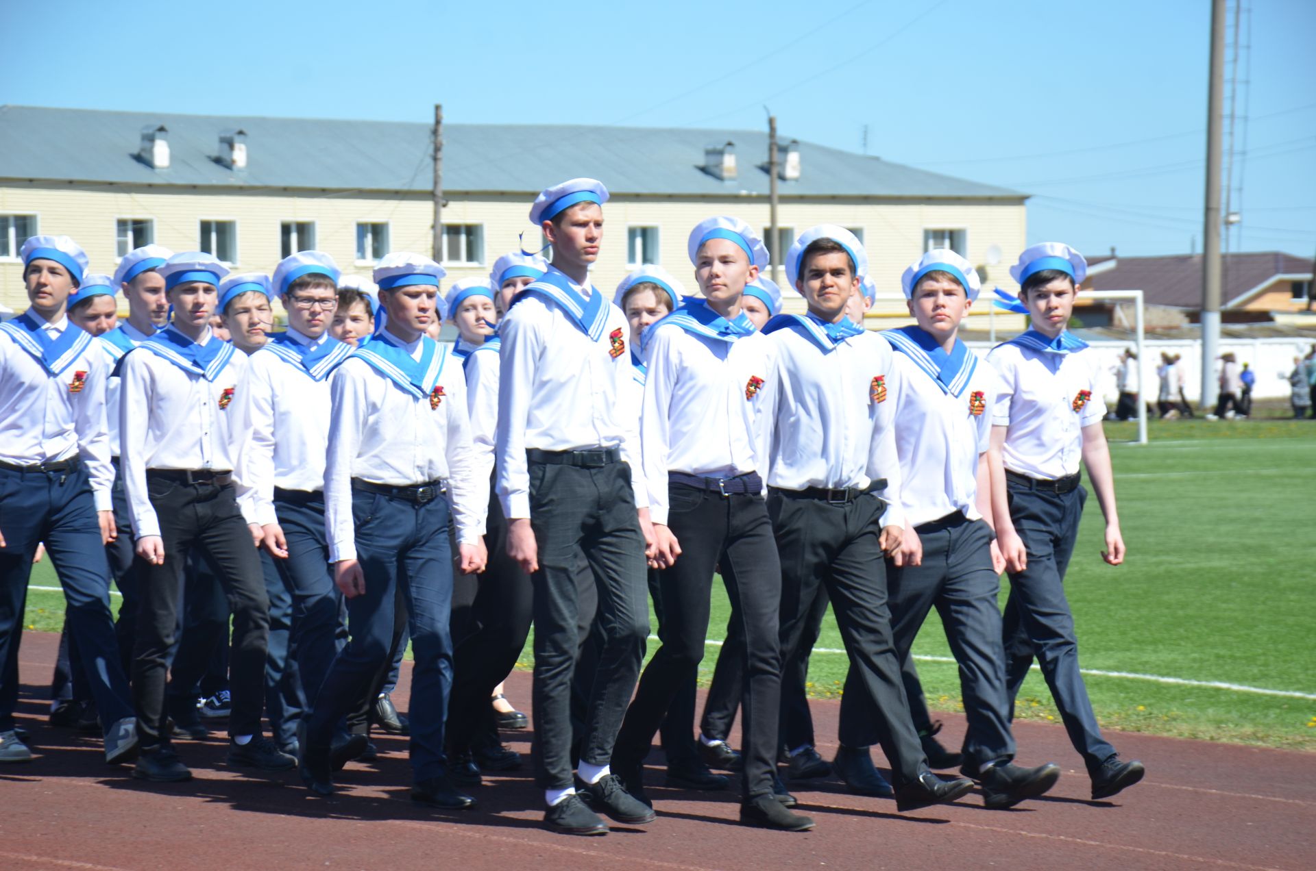 В День Победы агрызцы вышли на парад трудовых коллективов (ФОТОРЕПОРТАЖ)