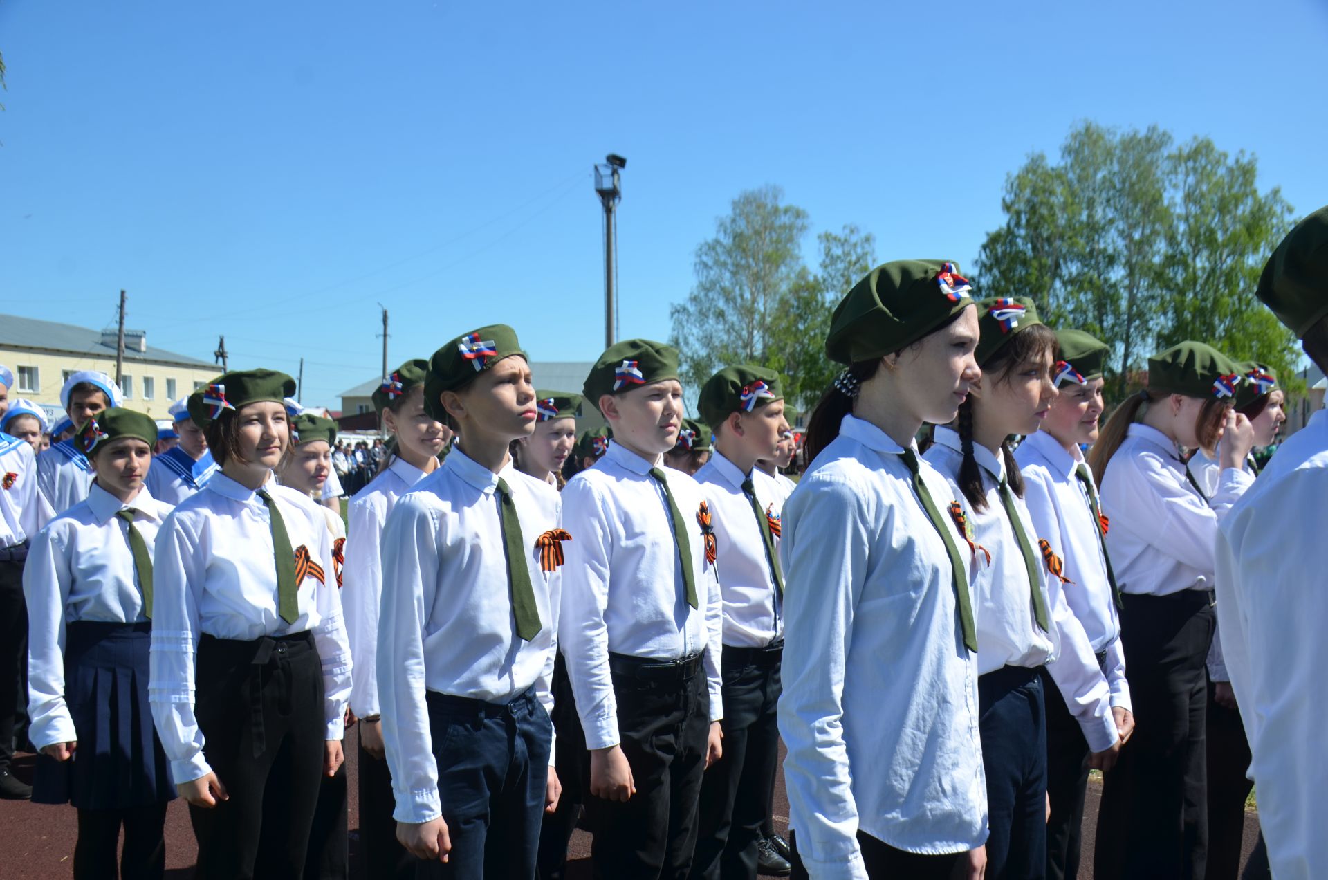 В День Победы агрызцы вышли на парад трудовых коллективов (ФОТОРЕПОРТАЖ)