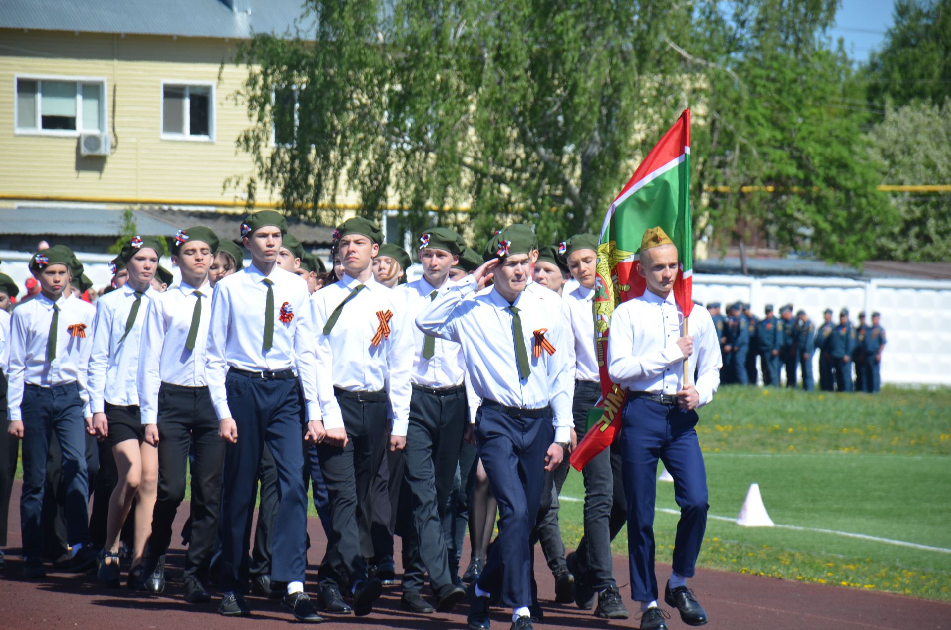 В День Победы агрызцы вышли на парад трудовых коллективов (ФОТОРЕПОРТАЖ)