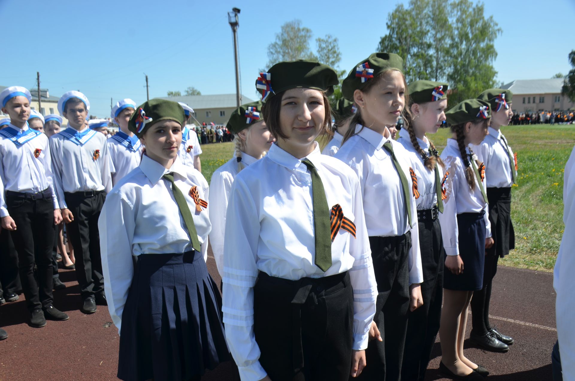 В День Победы агрызцы вышли на парад трудовых коллективов (ФОТОРЕПОРТАЖ)