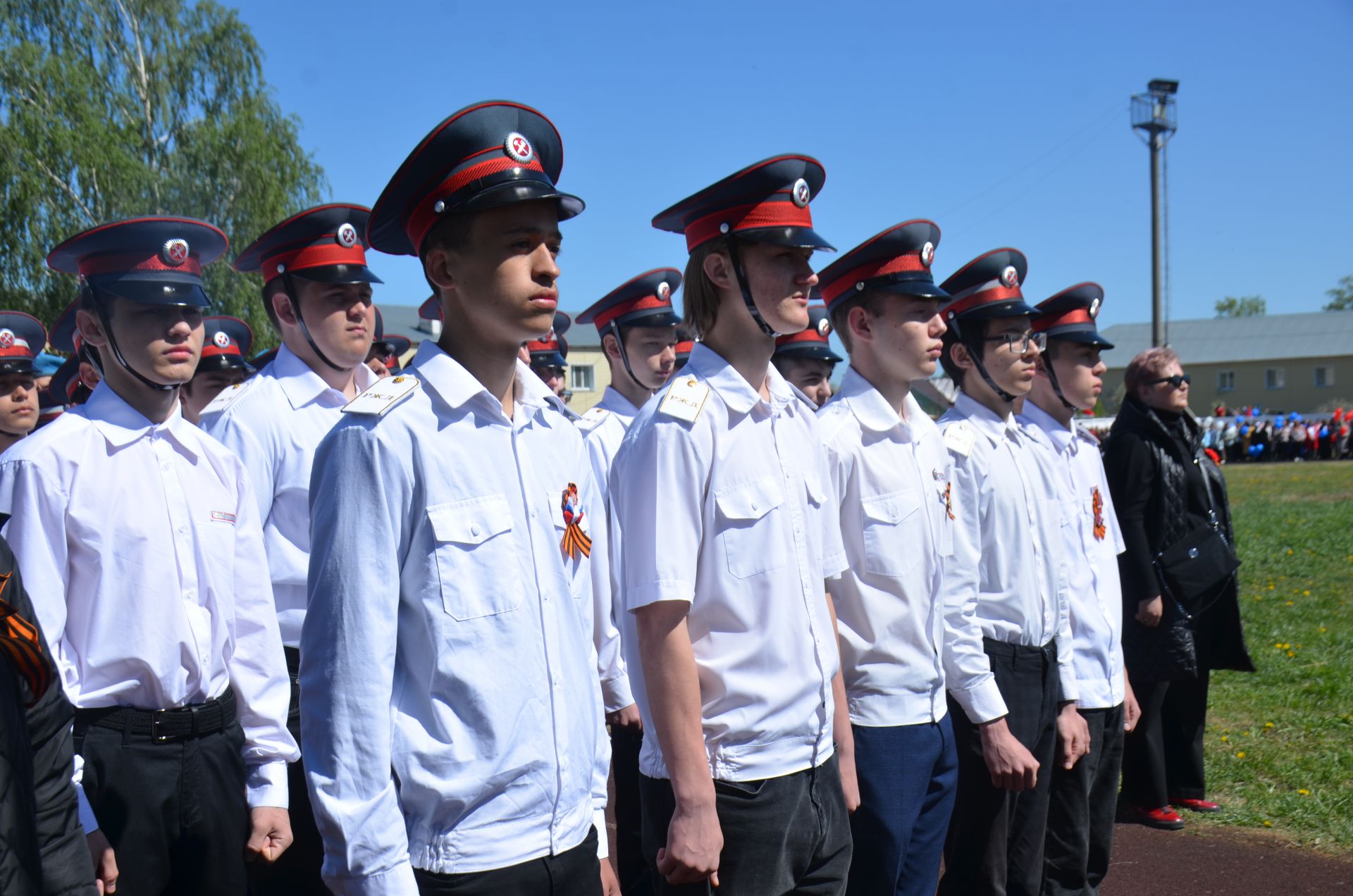 В День Победы агрызцы вышли на парад трудовых коллективов (ФОТОРЕПОРТАЖ)