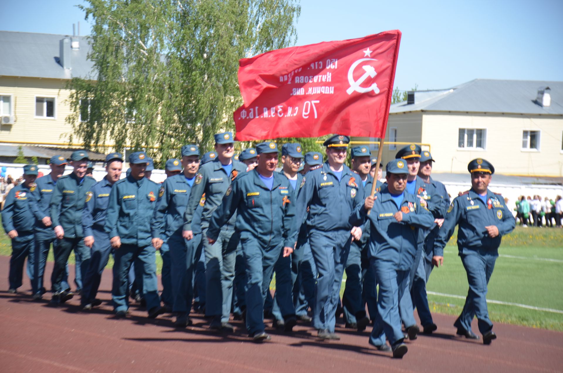 В День Победы агрызцы вышли на парад трудовых коллективов (ФОТОРЕПОРТАЖ)