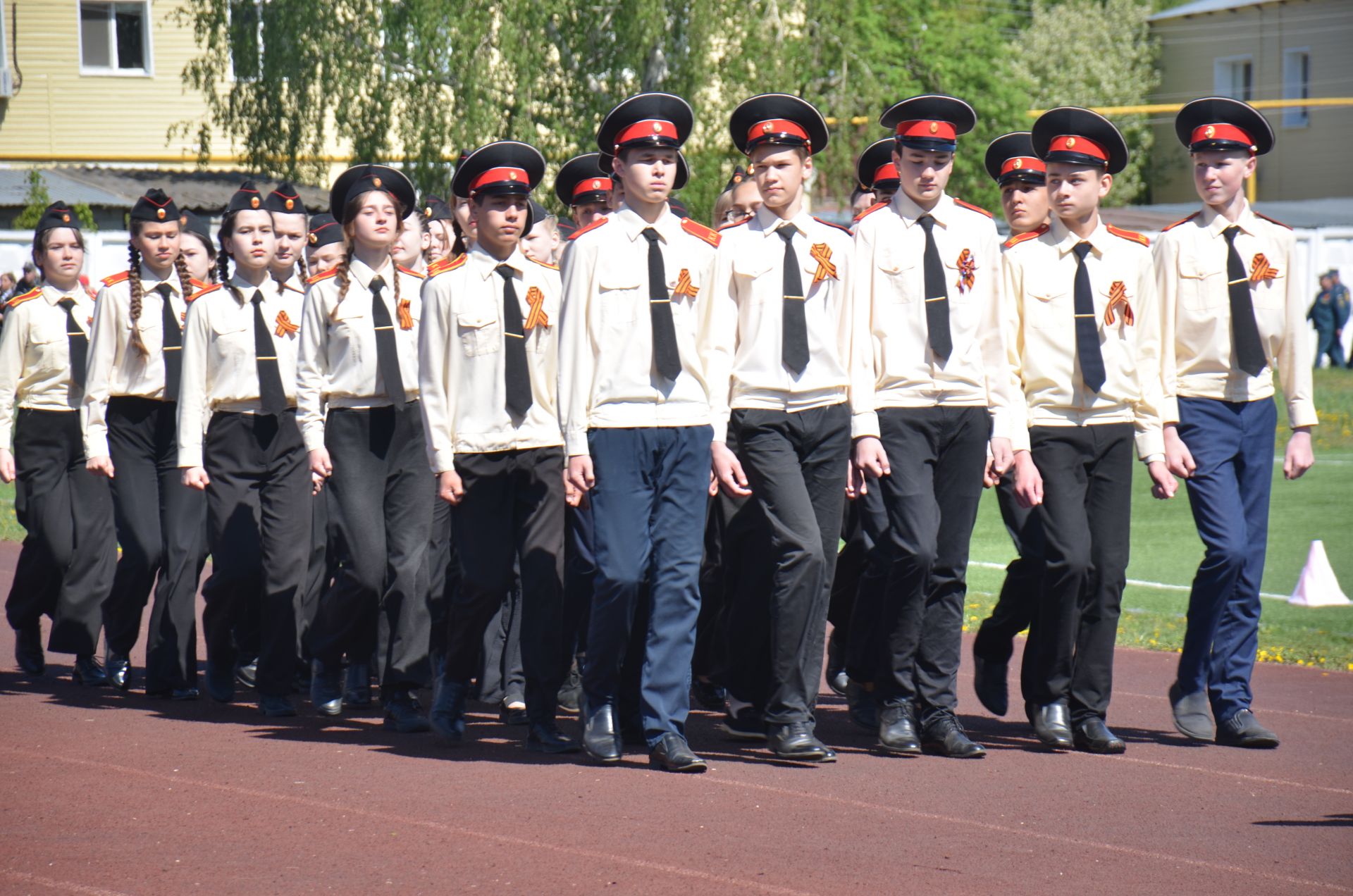 В День Победы агрызцы вышли на парад трудовых коллективов (ФОТОРЕПОРТАЖ)