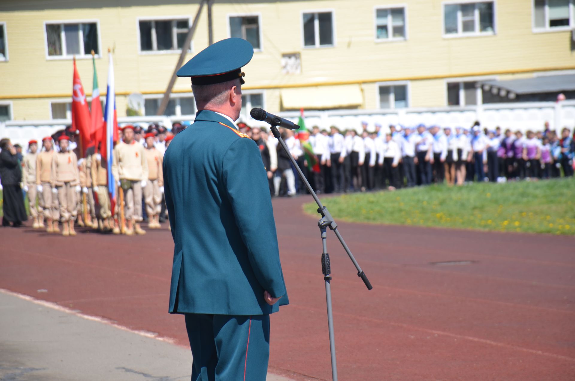 В День Победы агрызцы вышли на парад трудовых коллективов (ФОТОРЕПОРТАЖ)