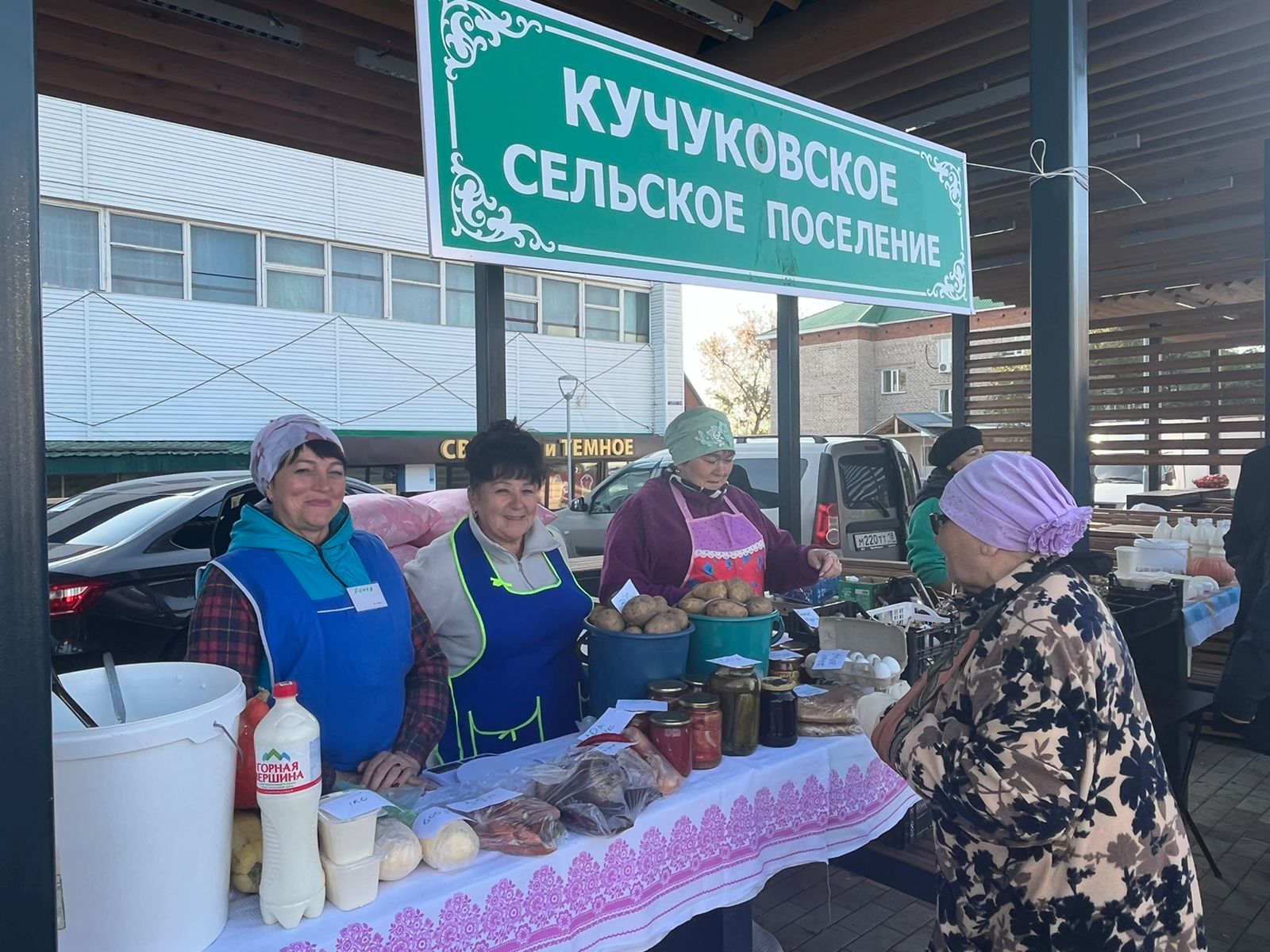 В Агрызе проходит первая осенняя сельхозярмарка (ФОТОРЕПОРТАЖ)