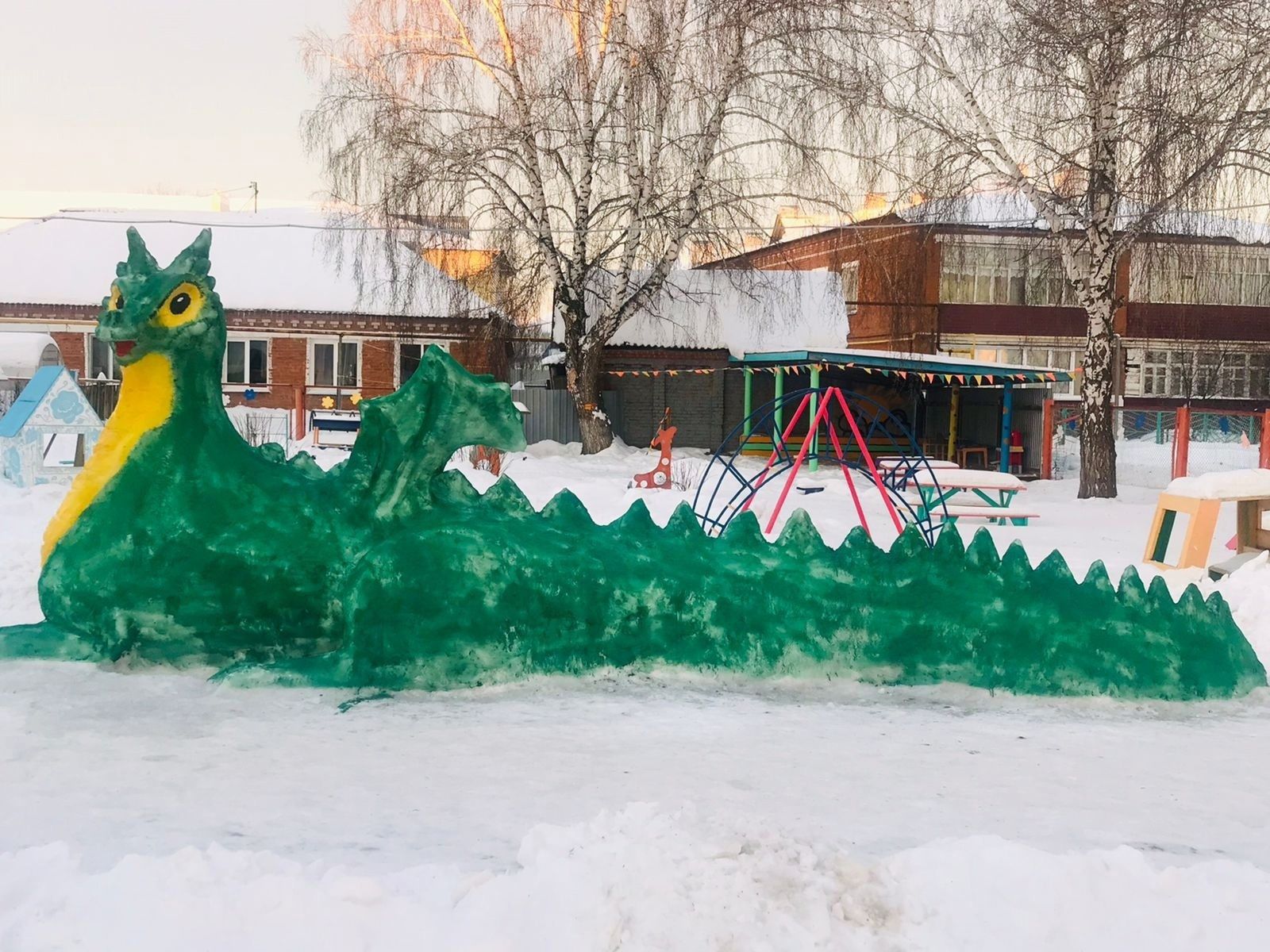 Читатели «Агрызских вестей» активно присылают фотографии снежных скульптур