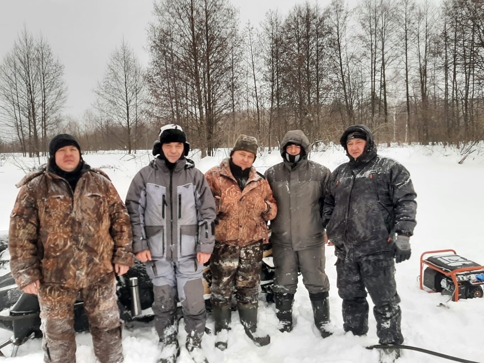 В Агрызском районе пробурили лунки для спасения рыбы от замора