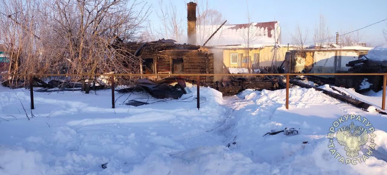 В частном доме в Агрызе произошёл пожар