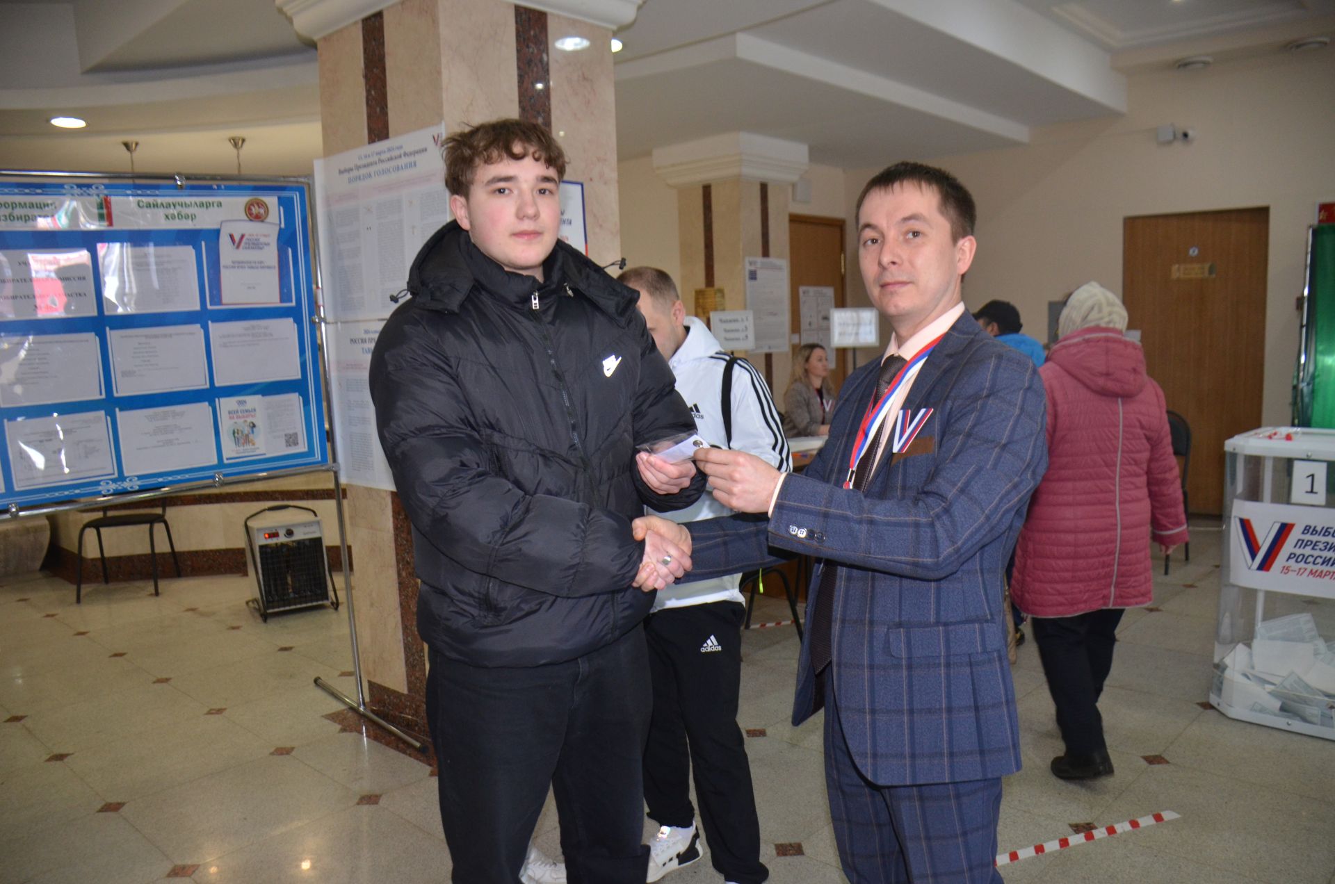 Активисты Герасимовы пришли на выборы всей семьей