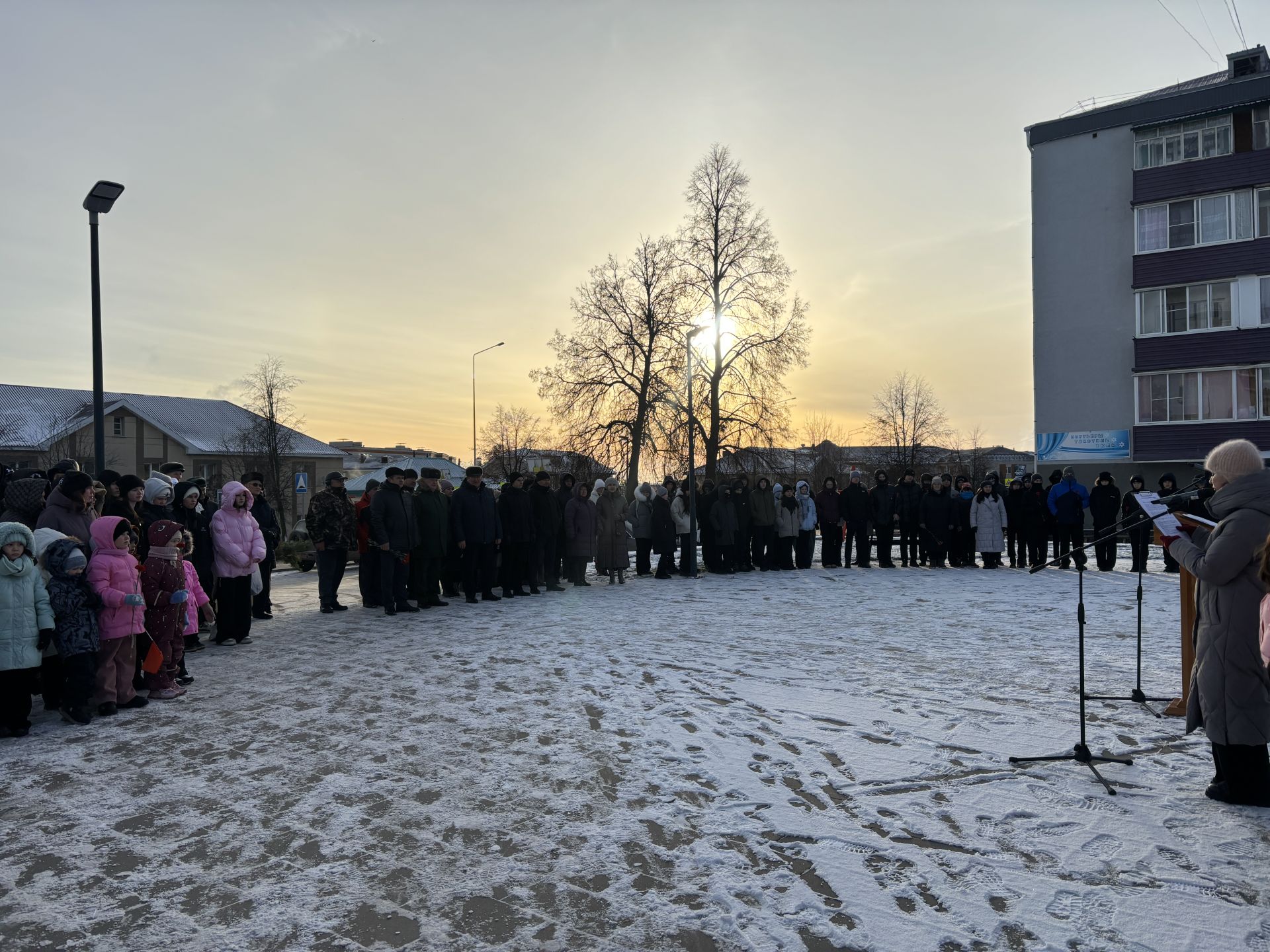 В Агрызе возложили цветы к Вечному огню в День Героев Отечества