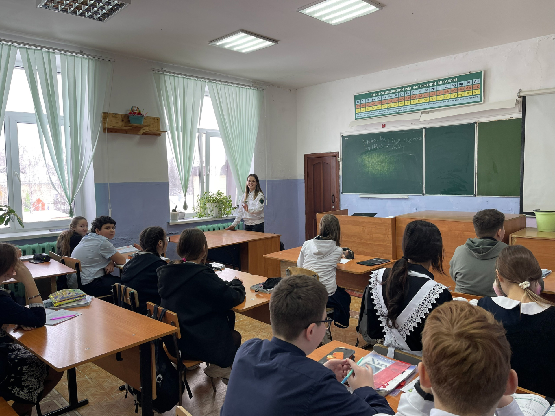 В гимназии №1 прошла беседа по профилактике правонарушений среди подростков