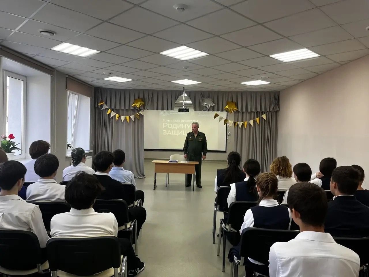 Агрызским старшеклассникам рассказали о службе Родине и военных профессиях