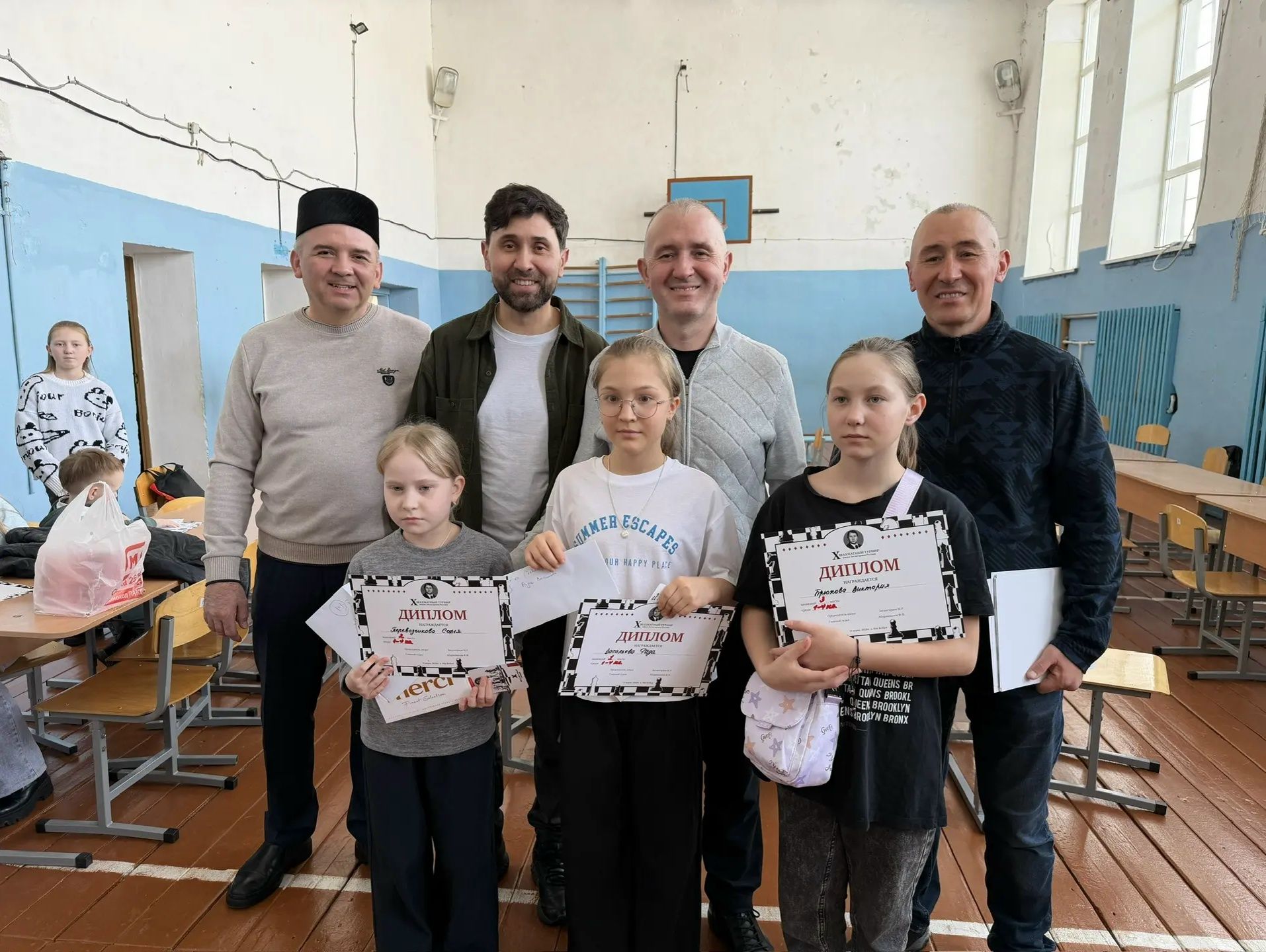 Бертуган Җиһангәрәевлар әтиләре истәлегенә шахмат ярышы уздырдылар