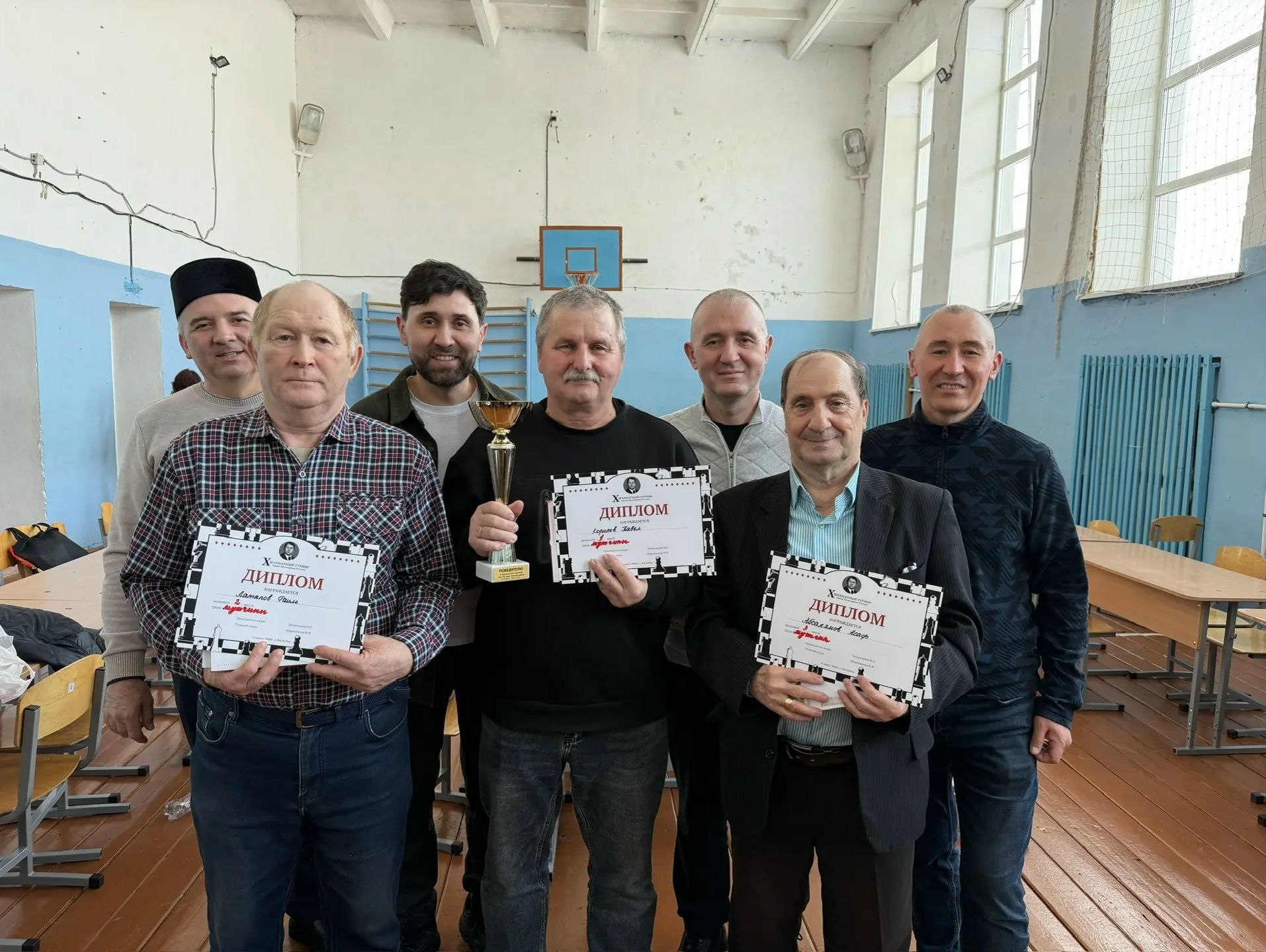 Бертуган Җиһангәрәевлар әтиләре истәлегенә шахмат ярышы уздырдылар