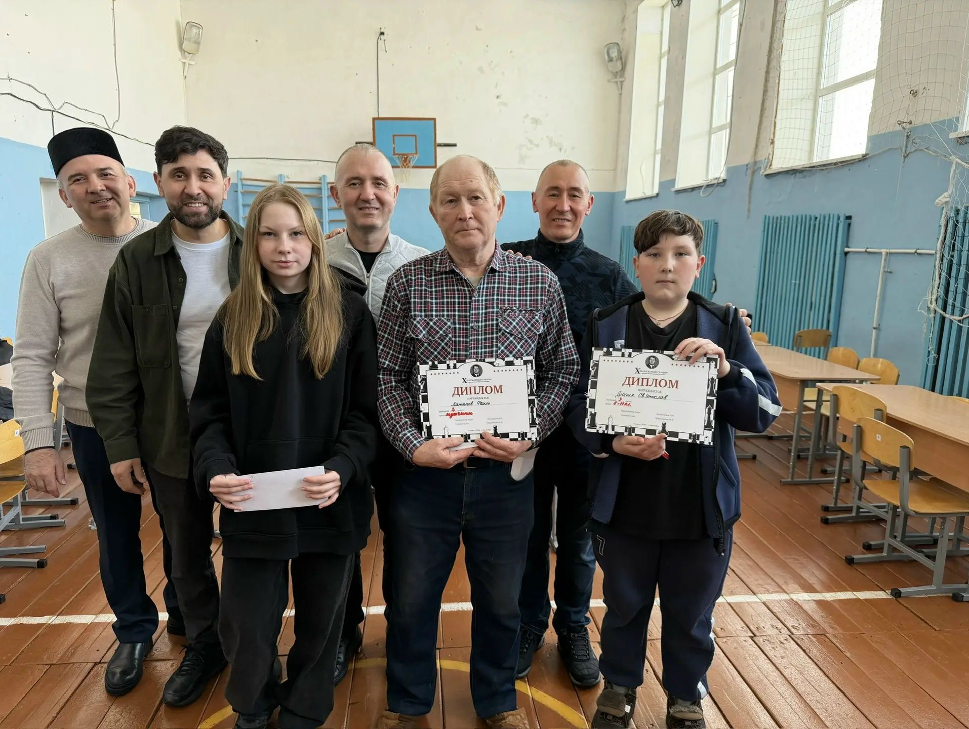 Бертуган Җиһангәрәевлар әтиләре истәлегенә шахмат ярышы уздырдылар