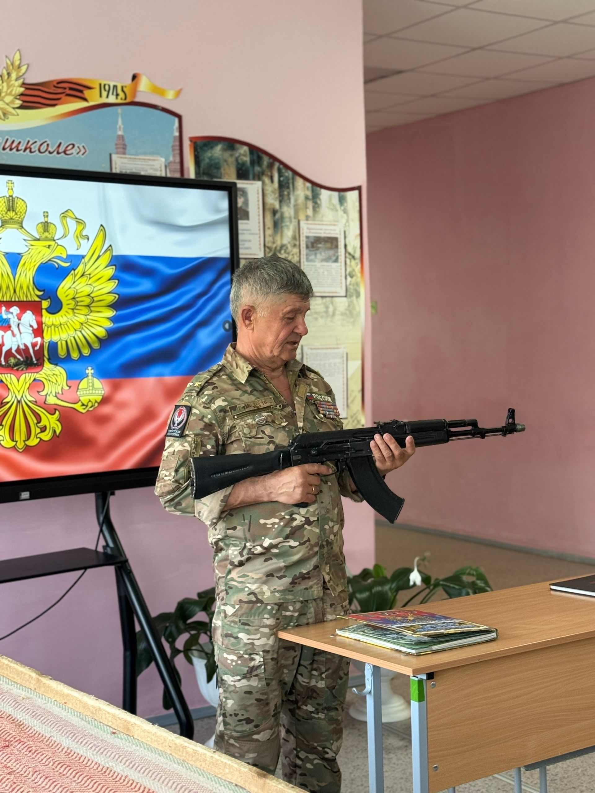 В Кучуковской школе прошла встреча с ветераном боевых действий Рашидом Муфтаховым